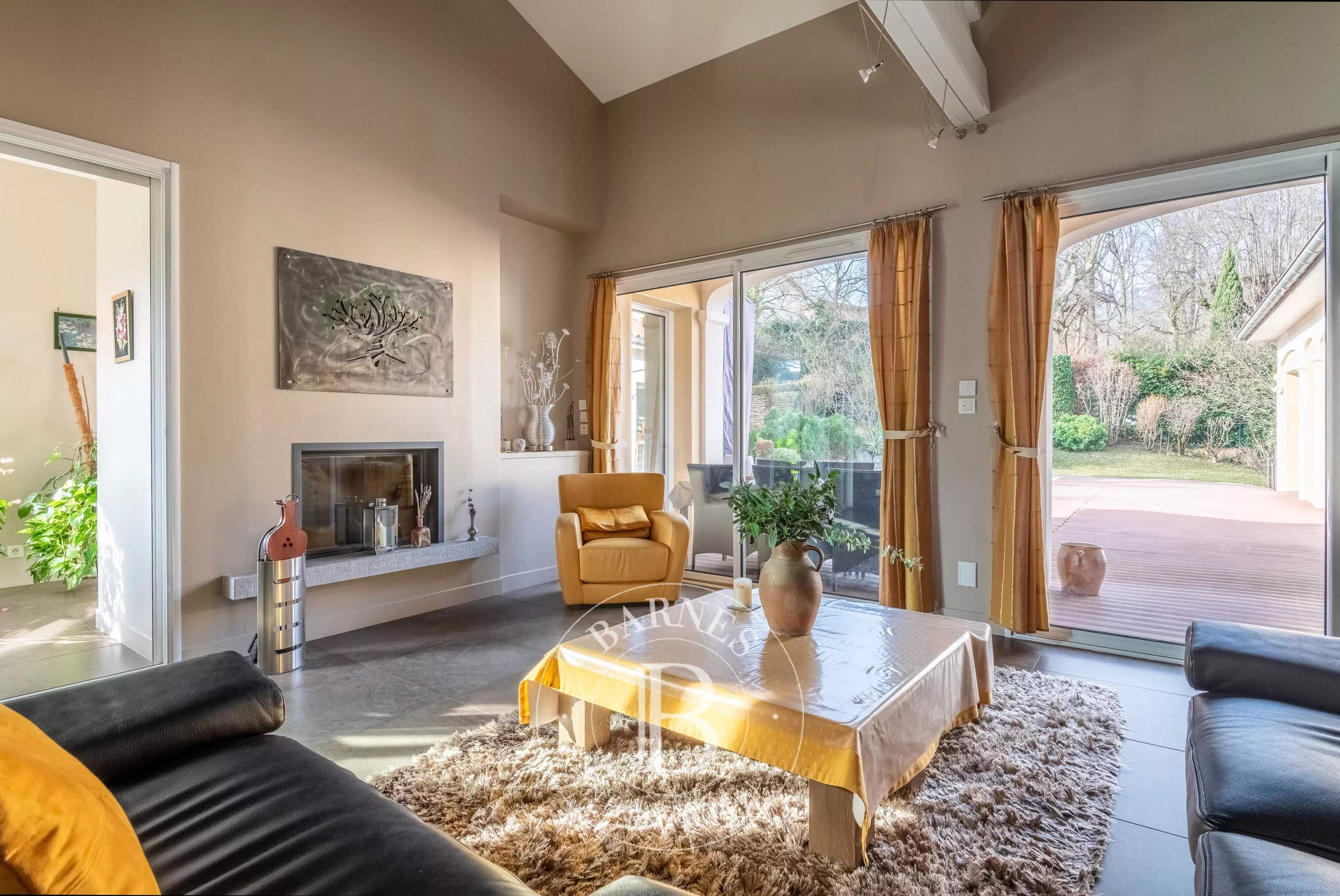 Collonges-au-Mont-d'Or  - Maison 7 Pi&egrave;ces 5 Chambres