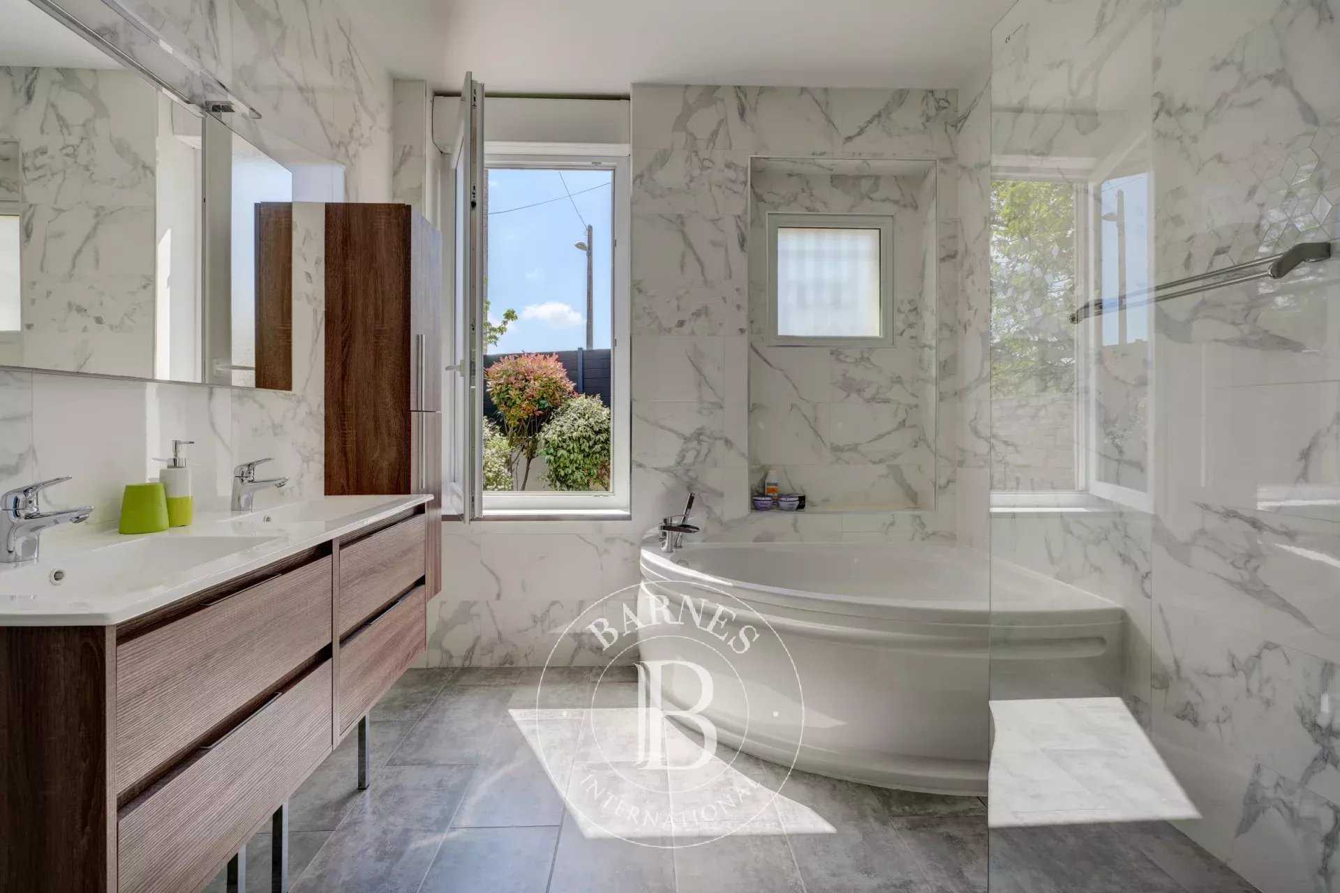 Craponne  - Maison 6 Pi&egrave;ces 5 Chambres