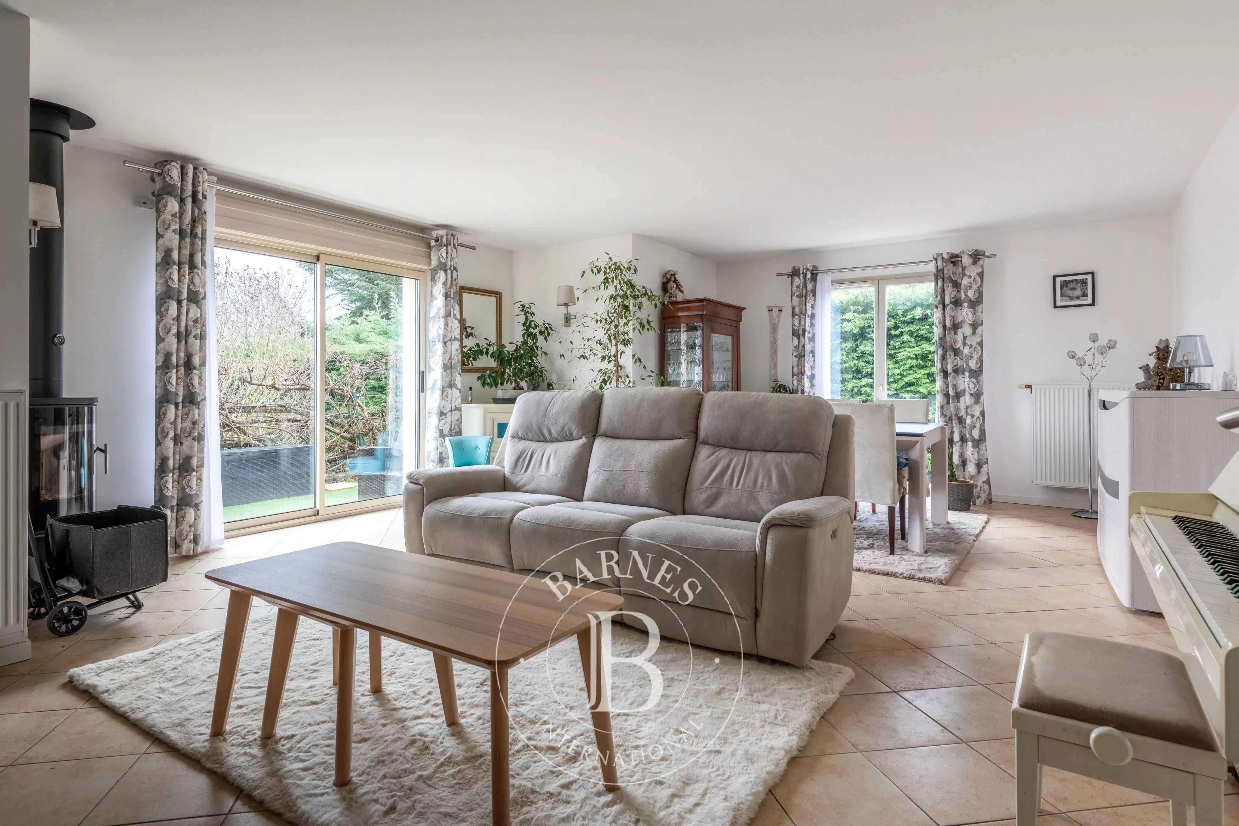 Grézieu-la-Varenne  - Maison 6 Pi&egrave;ces 5 Chambres