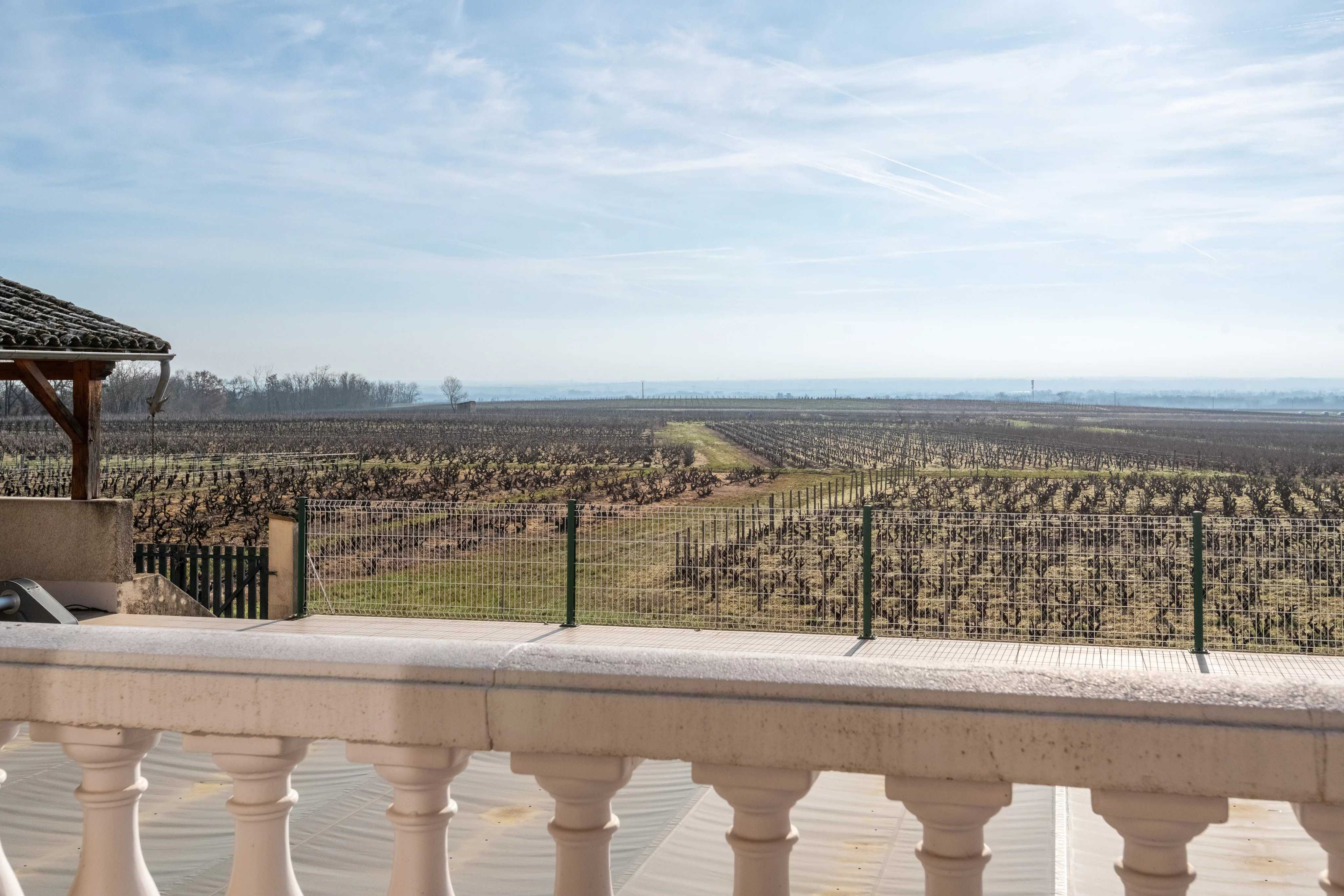 Lancié  - Maison 4 Pi&egrave;ces 3 Chambres