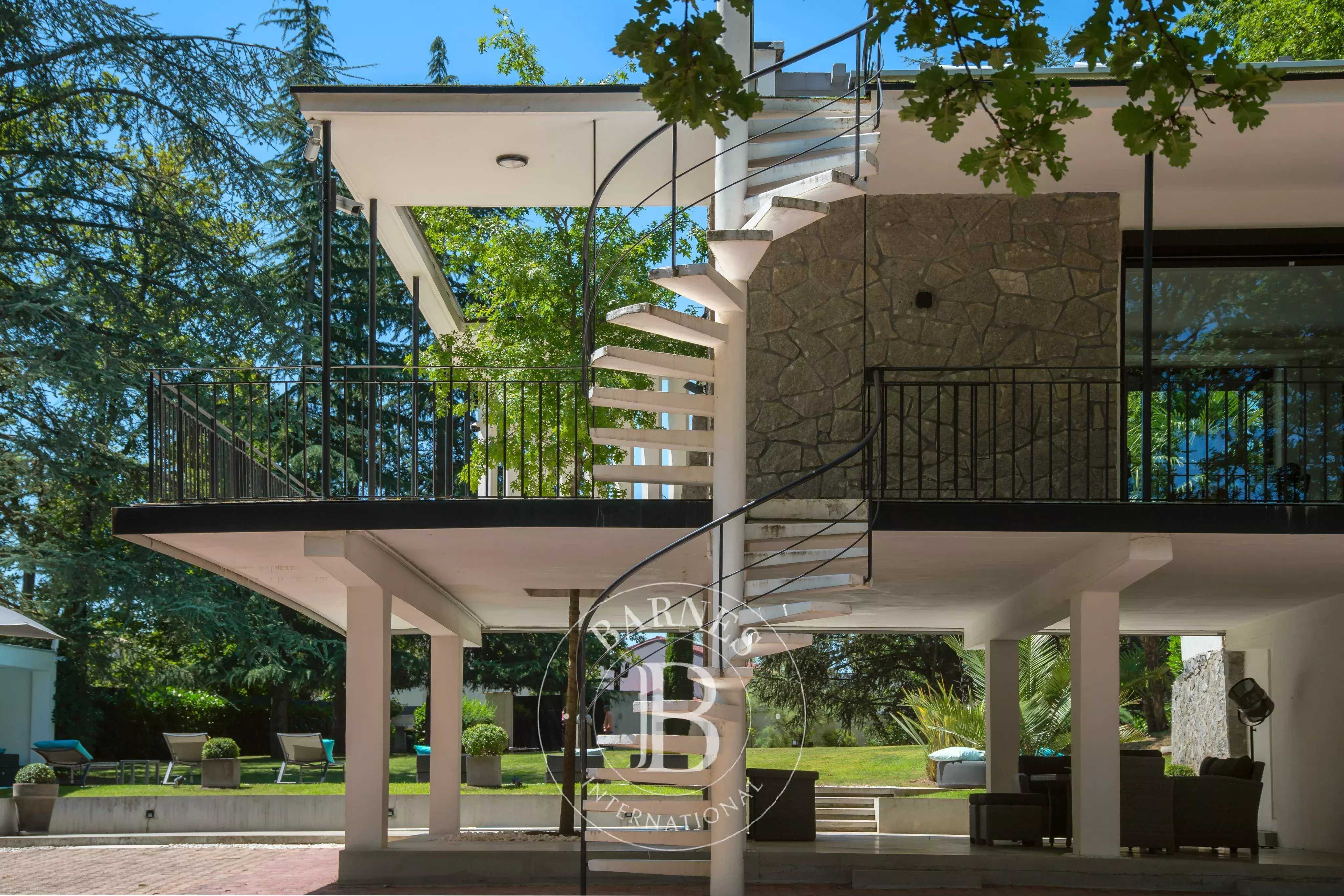 Tassin-la-Demi-Lune  - Maison 9 Pi&egrave;ces 6 Chambres
