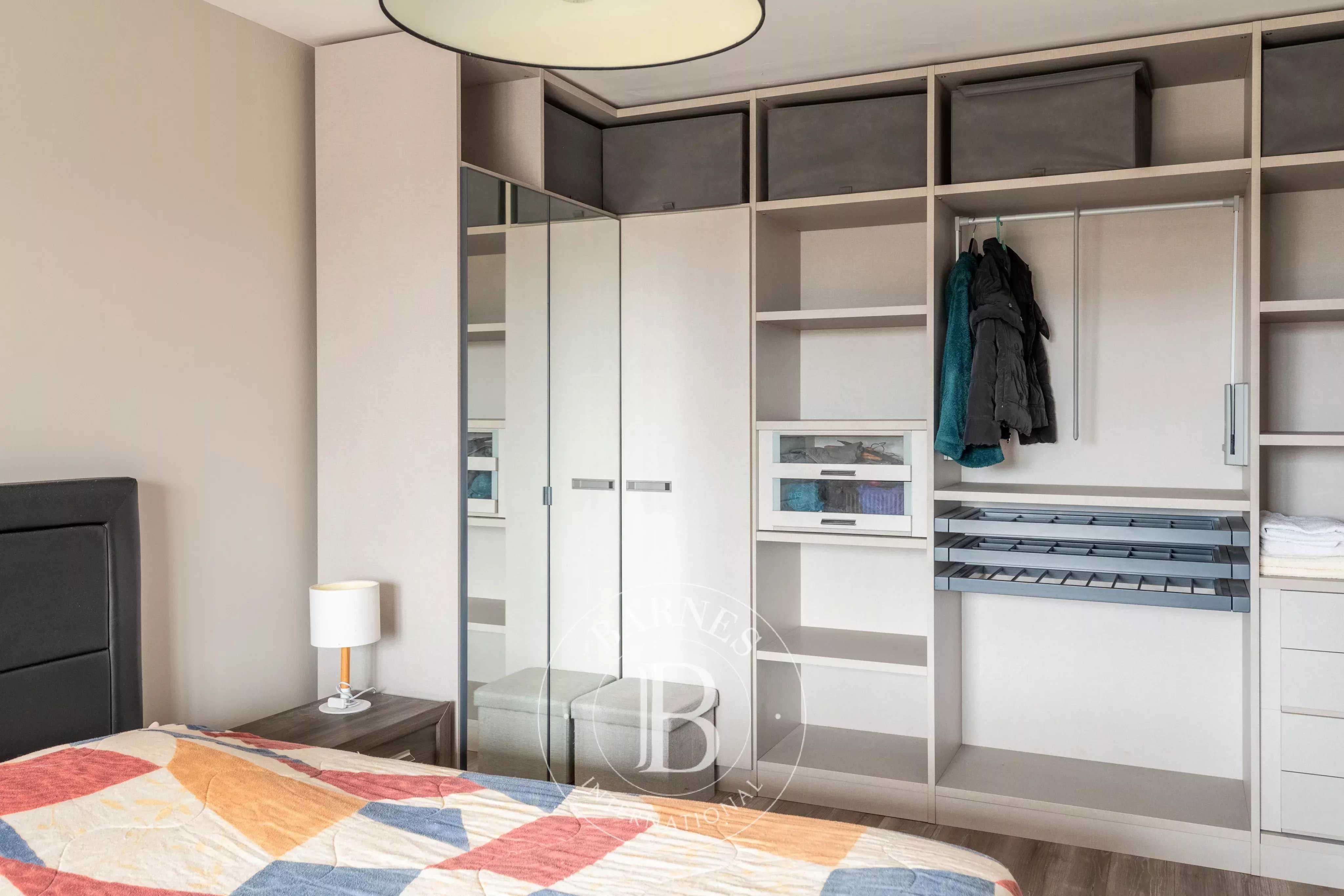 Neyron  - Maison 7 Pi&egrave;ces 5 Chambres