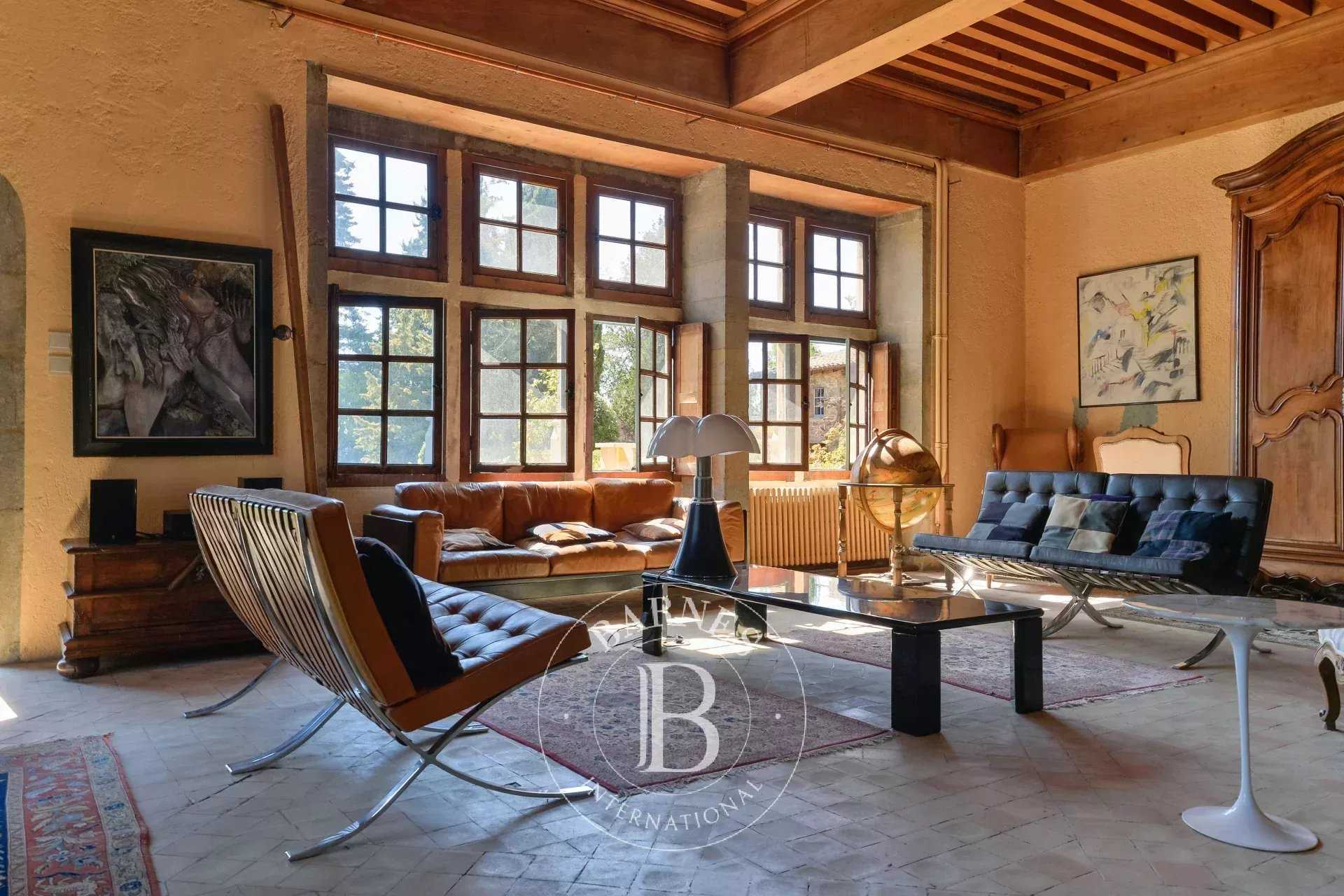 Limonest  - Propriété 20 Pièces 4 Chambres