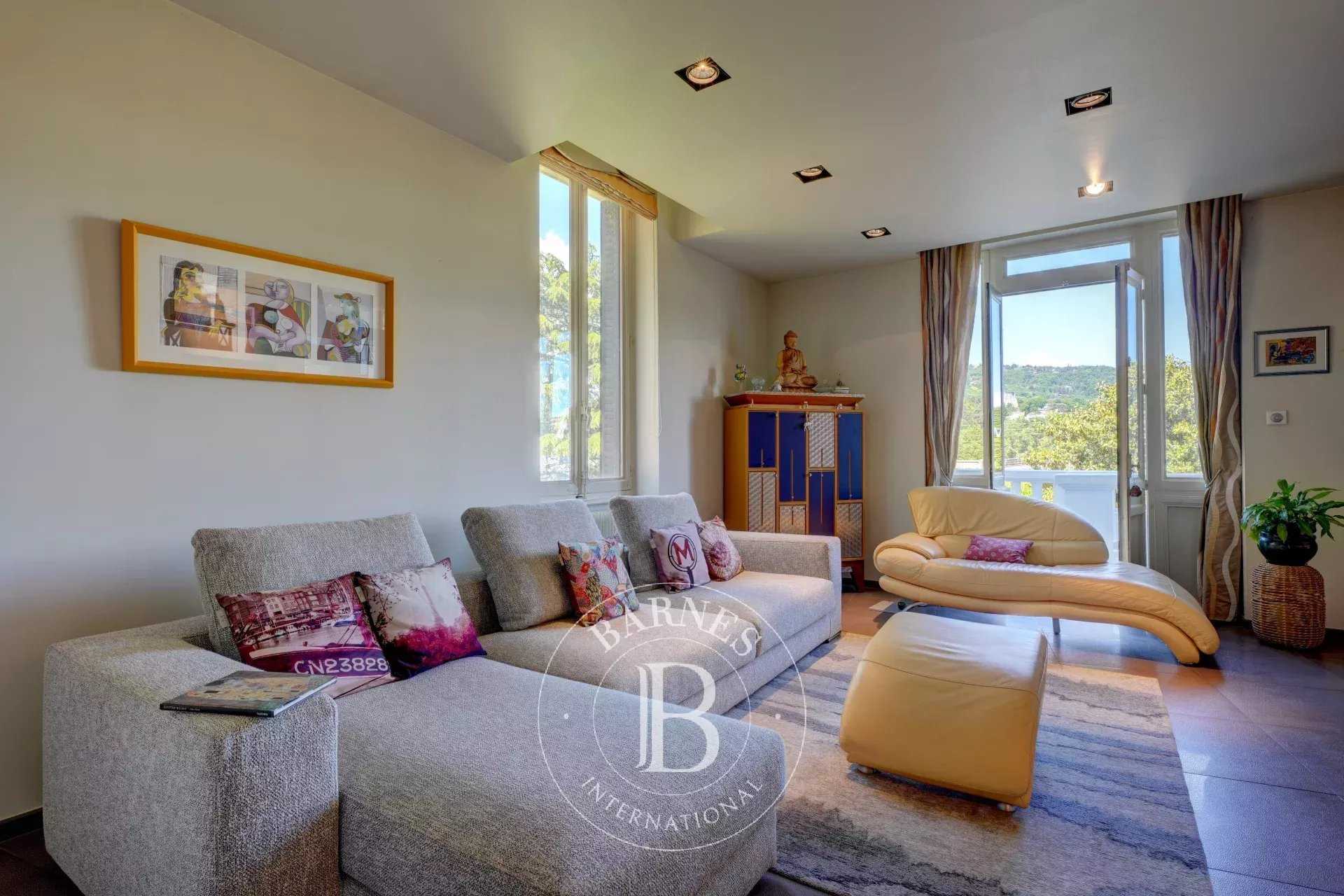 Caluire-et-Cuire  - Apartment 3 Bedrooms