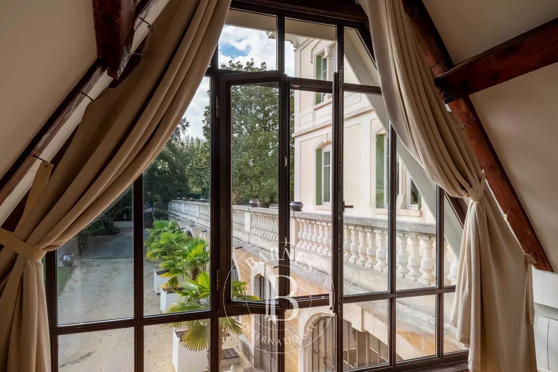 Dommartin  - Property 9 Bedrooms