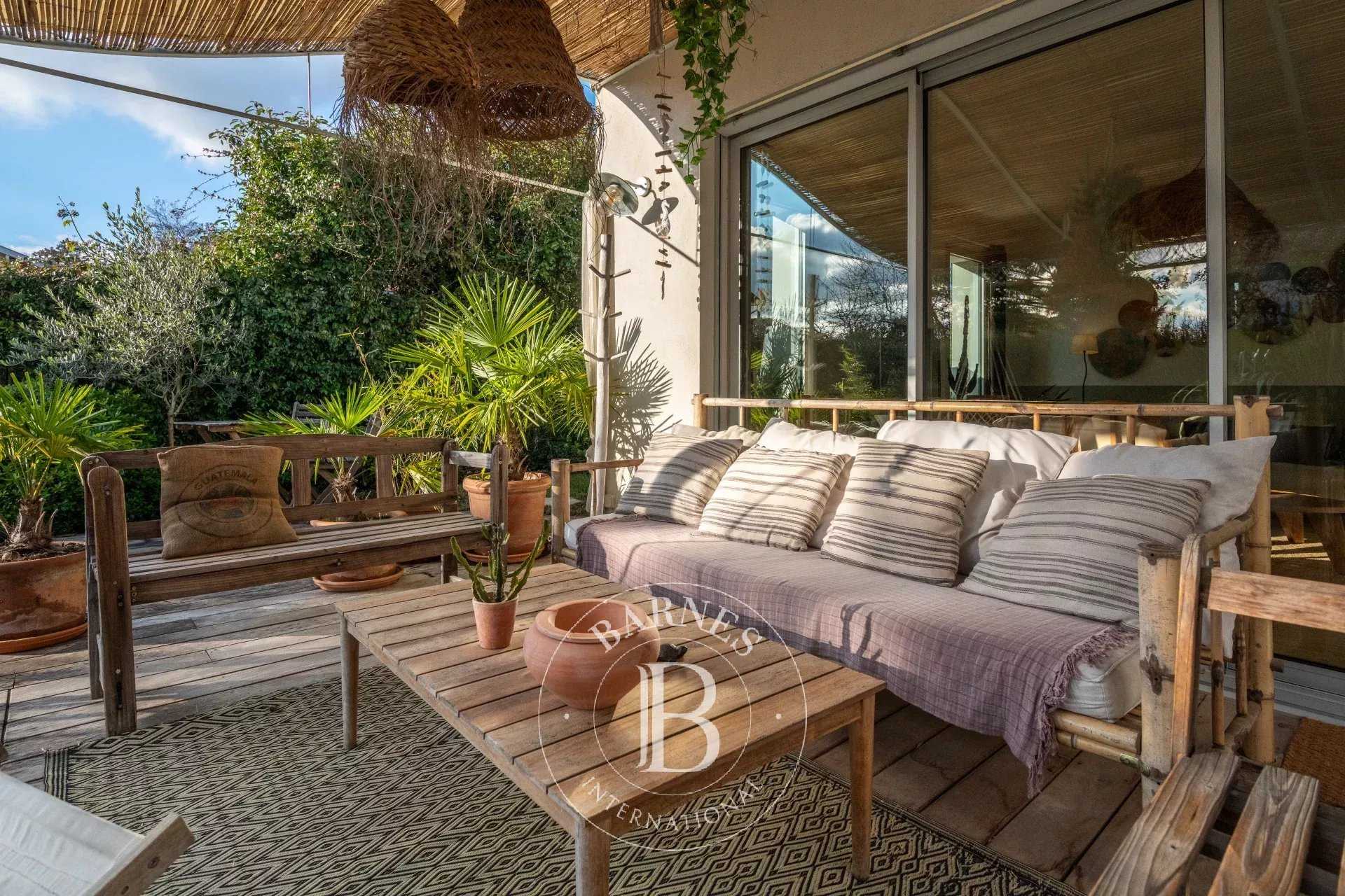 Tassin-la-Demi-Lune  - House 8 Bedrooms