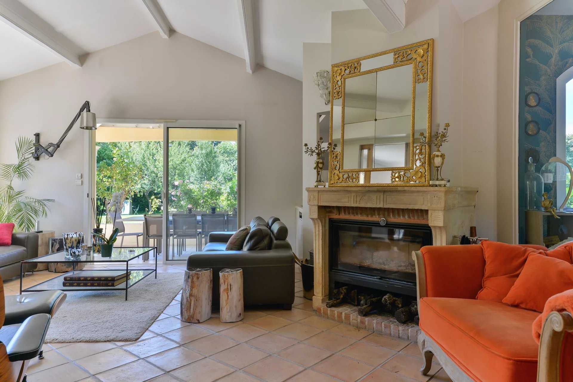 Saint-Cyr-au-Mont-d'Or  - Maison 9 Pi&egrave;ces 5 Chambres