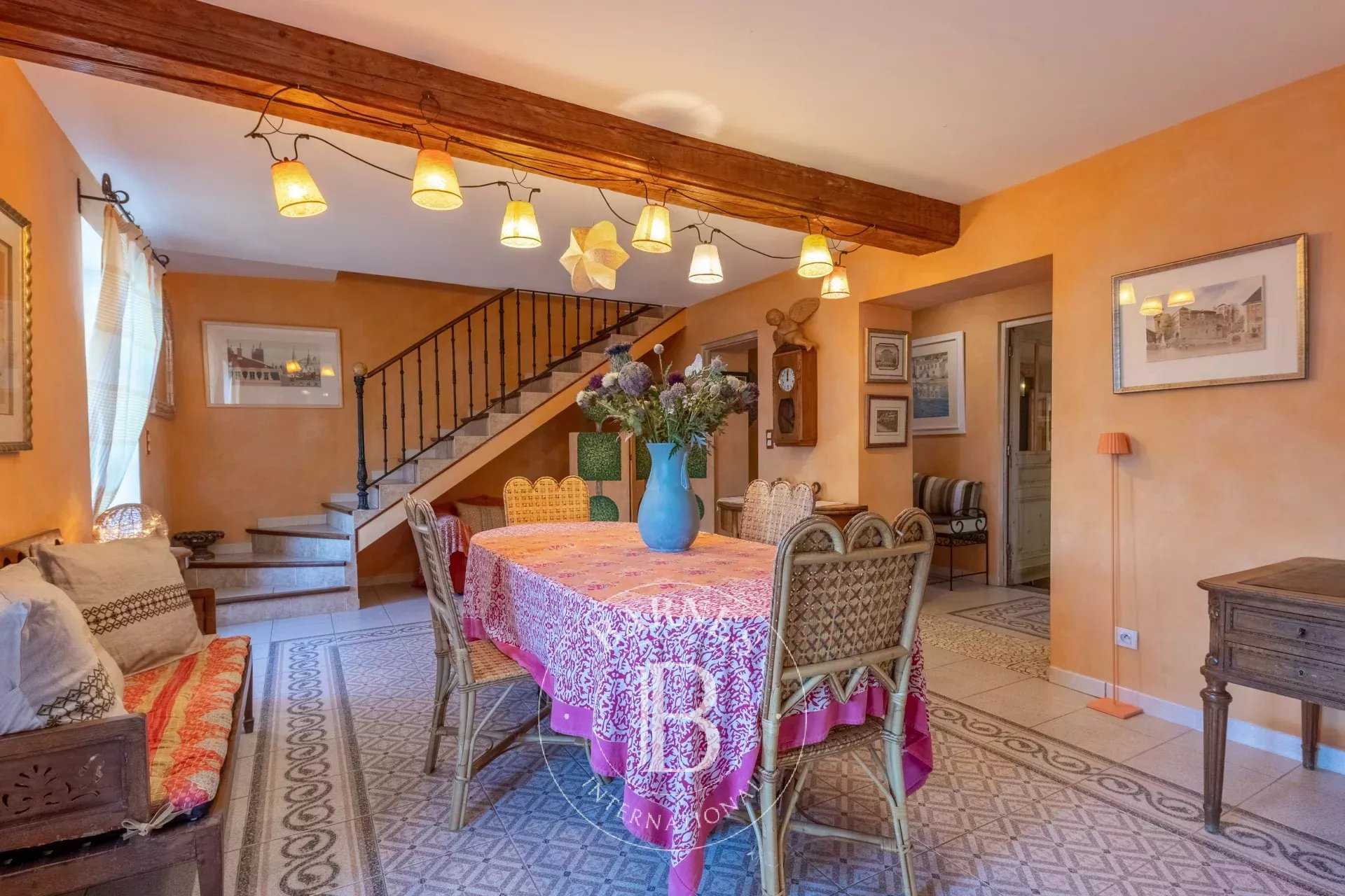 Saint-Genis-Laval  - Maison 7 Pièces 4 Chambres