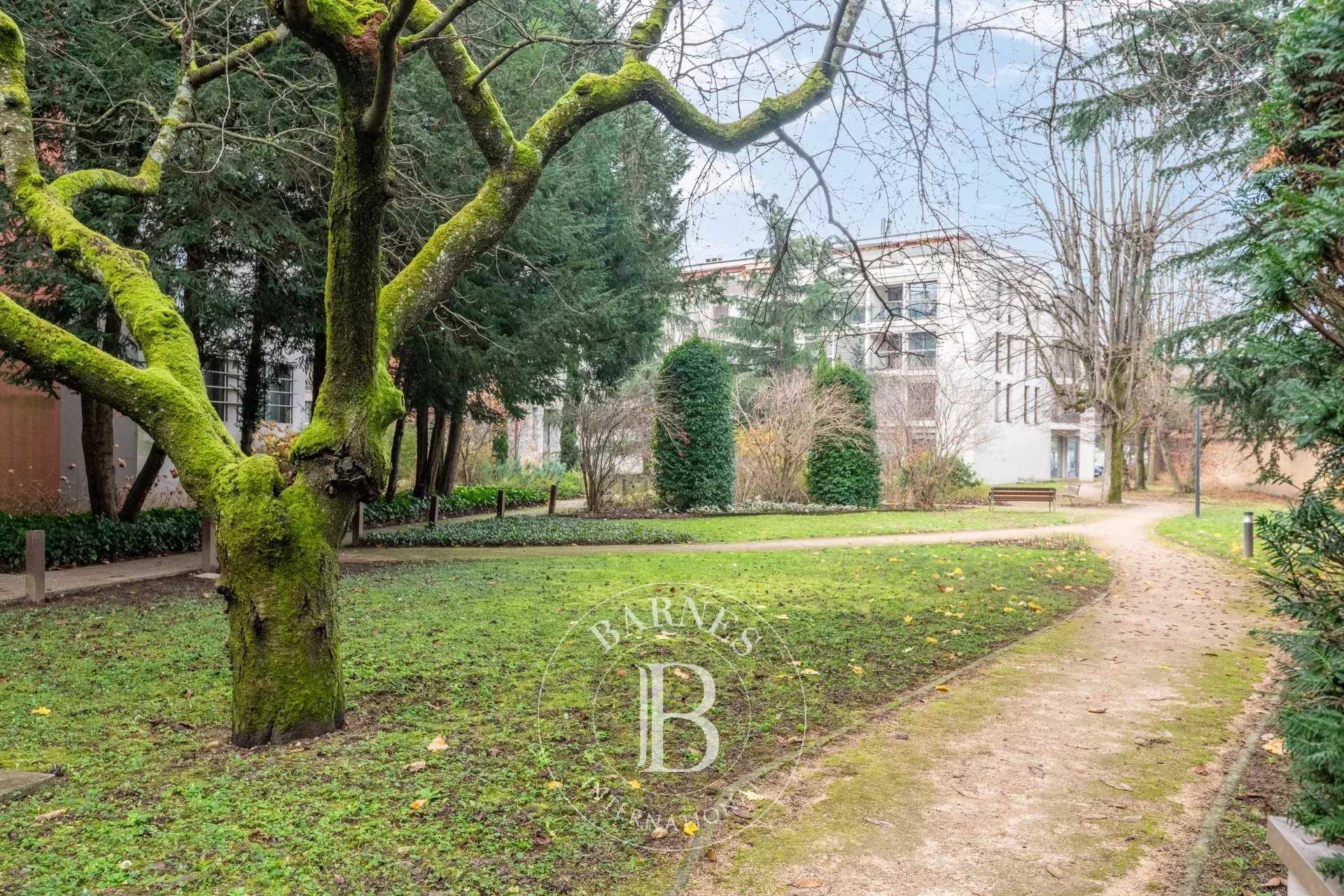 Tassin-la-Demi-Lune  - Apartment 2 Bedrooms