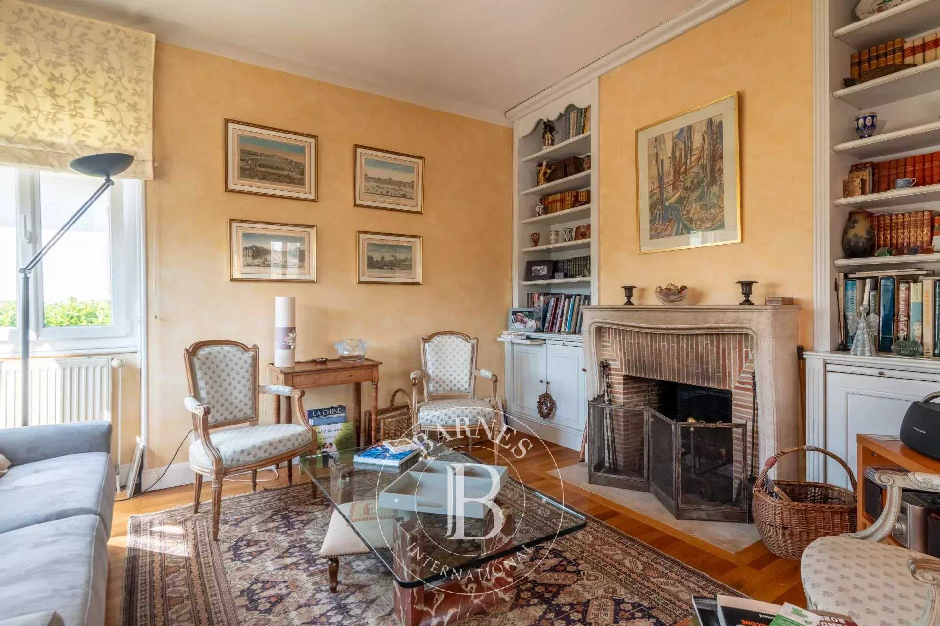 Francheville  - Maison 9 Pi&egrave;ces 5 Chambres