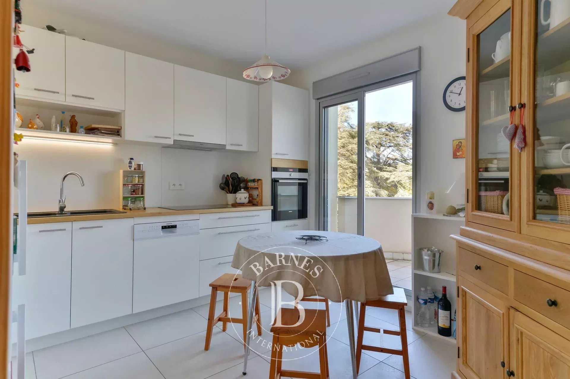 Écully  - Appartement 7 Pi&egrave;ces 5 Chambres