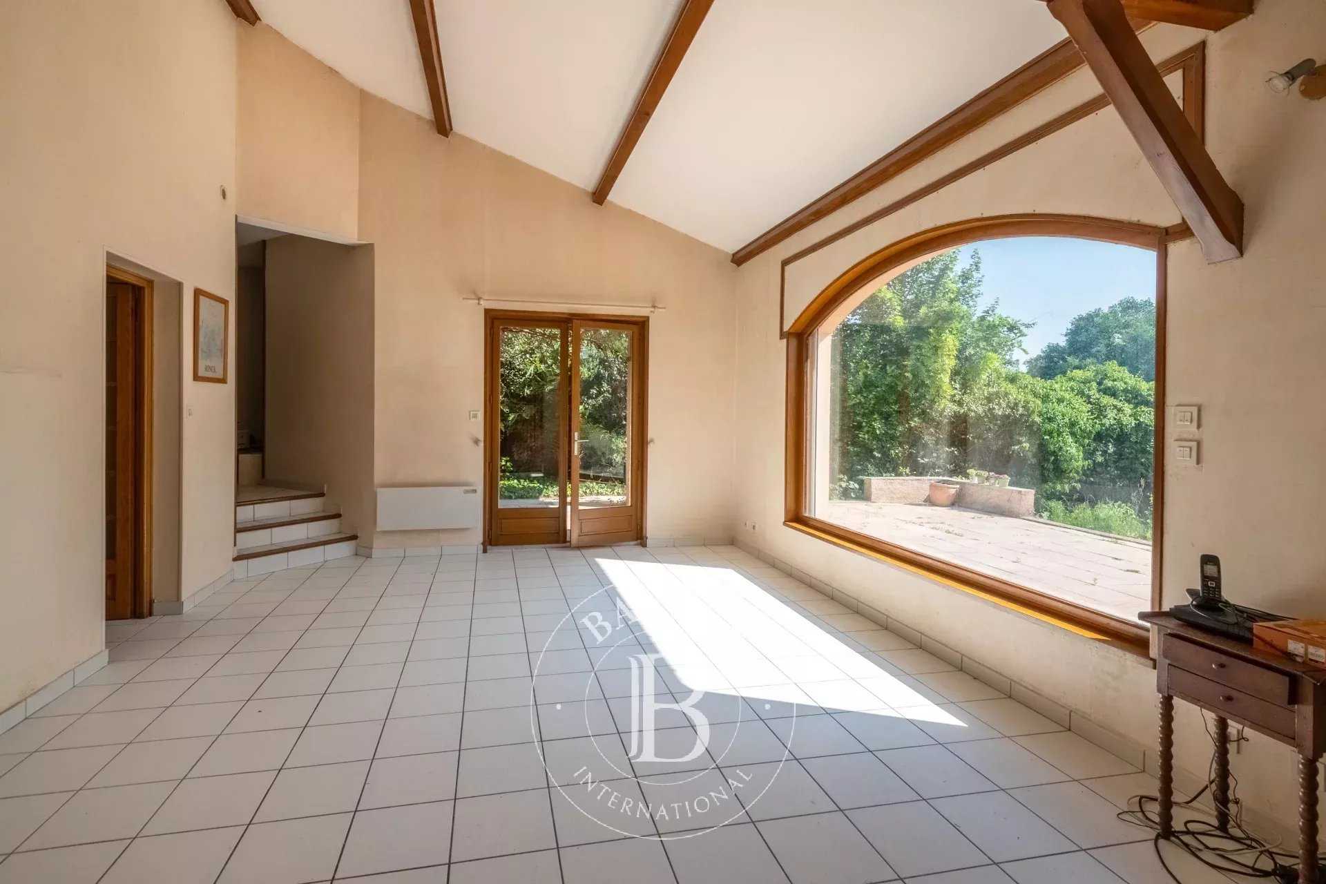 La Tour-de-Salvagny  - Maison 7 Pi&egrave;ces 5 Chambres