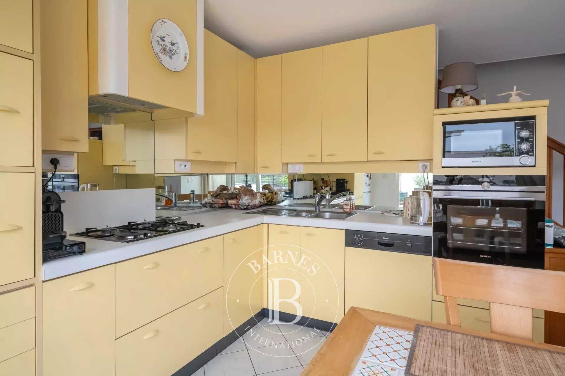 Bron  - Piso 5 Cuartos 4 Habitaciones