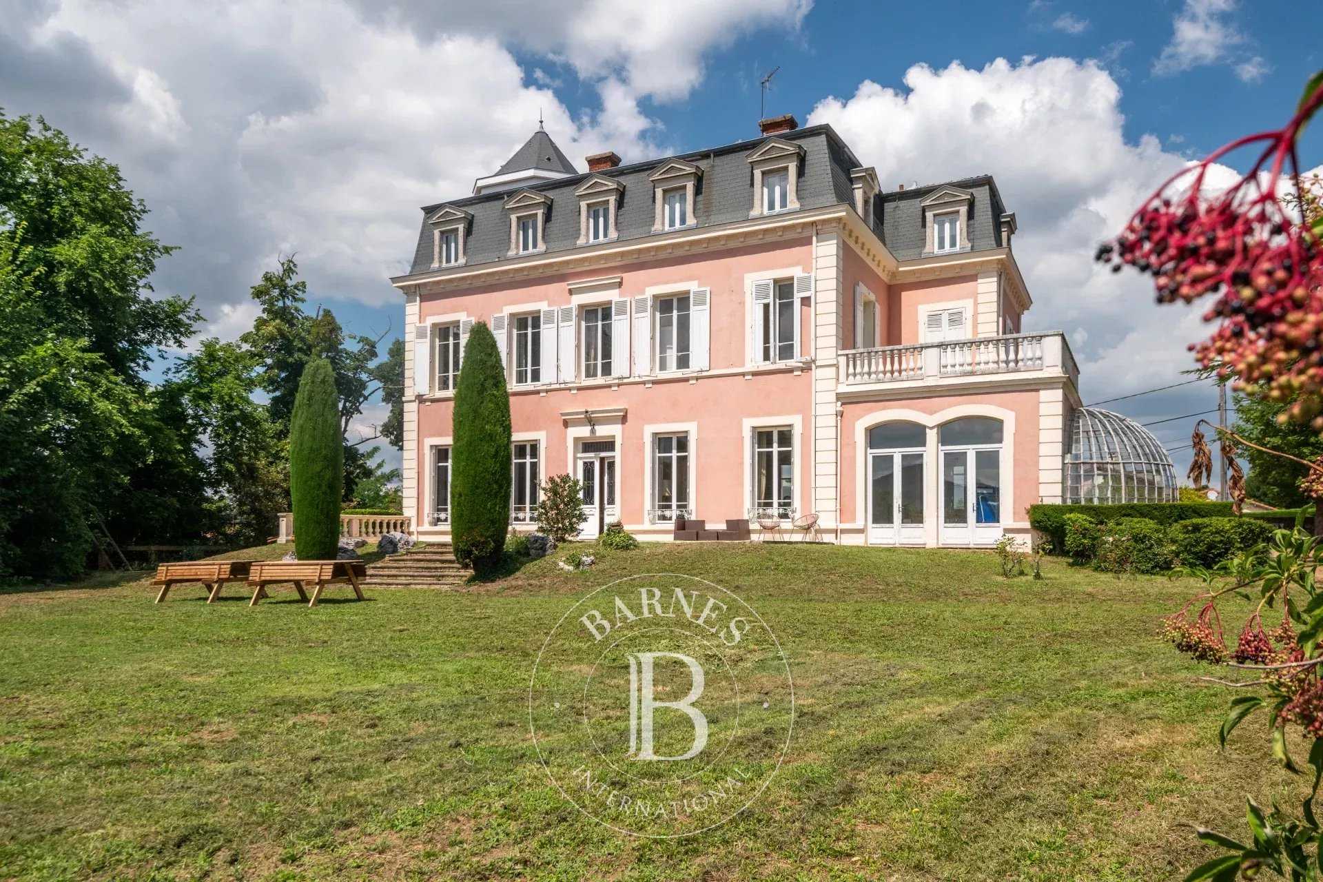 Lentilly  - Maison 17 Pi&egrave;ces 11 Chambres