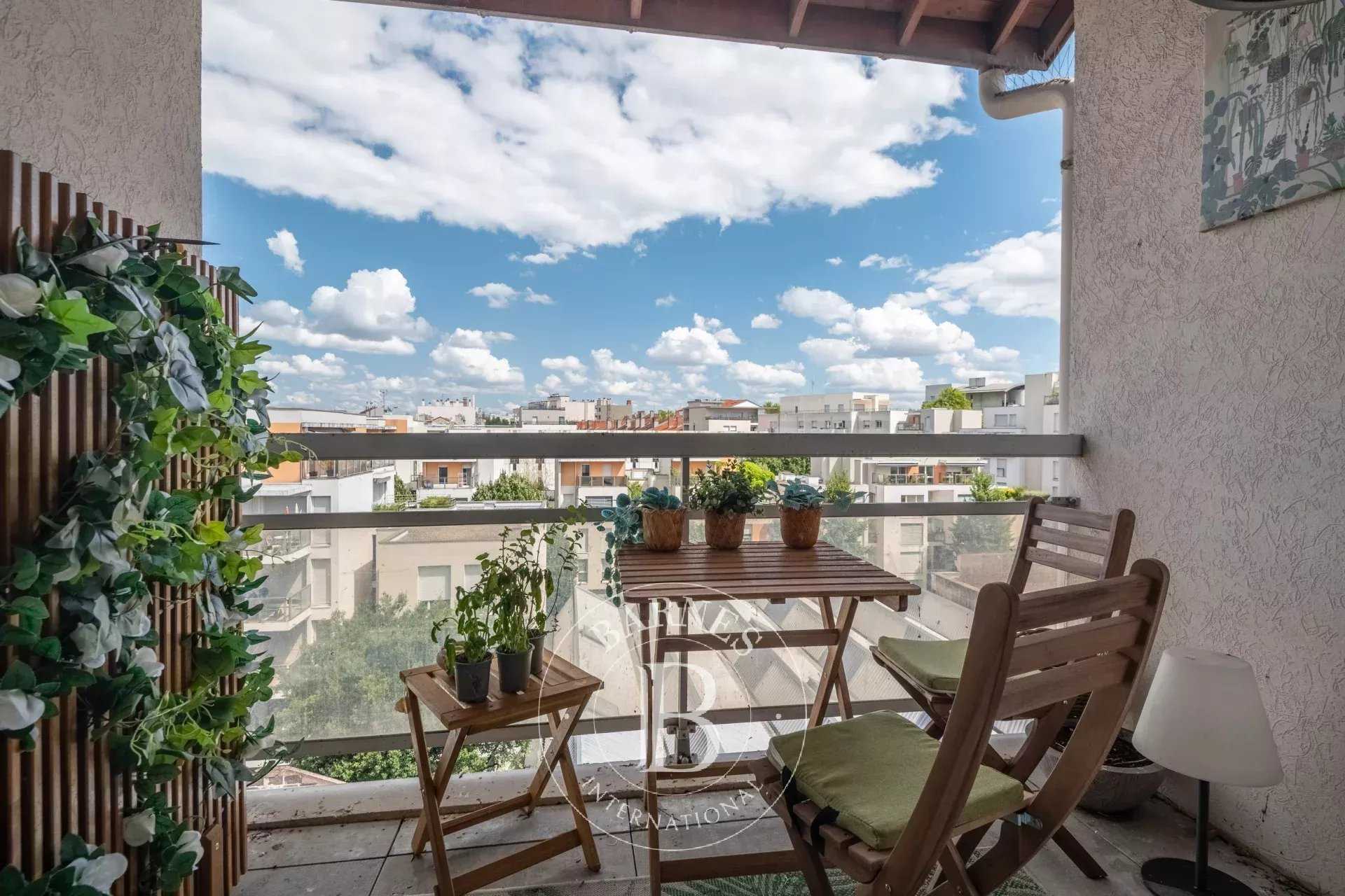 Lyon  - Appartement 5 Pièces 4 Chambres