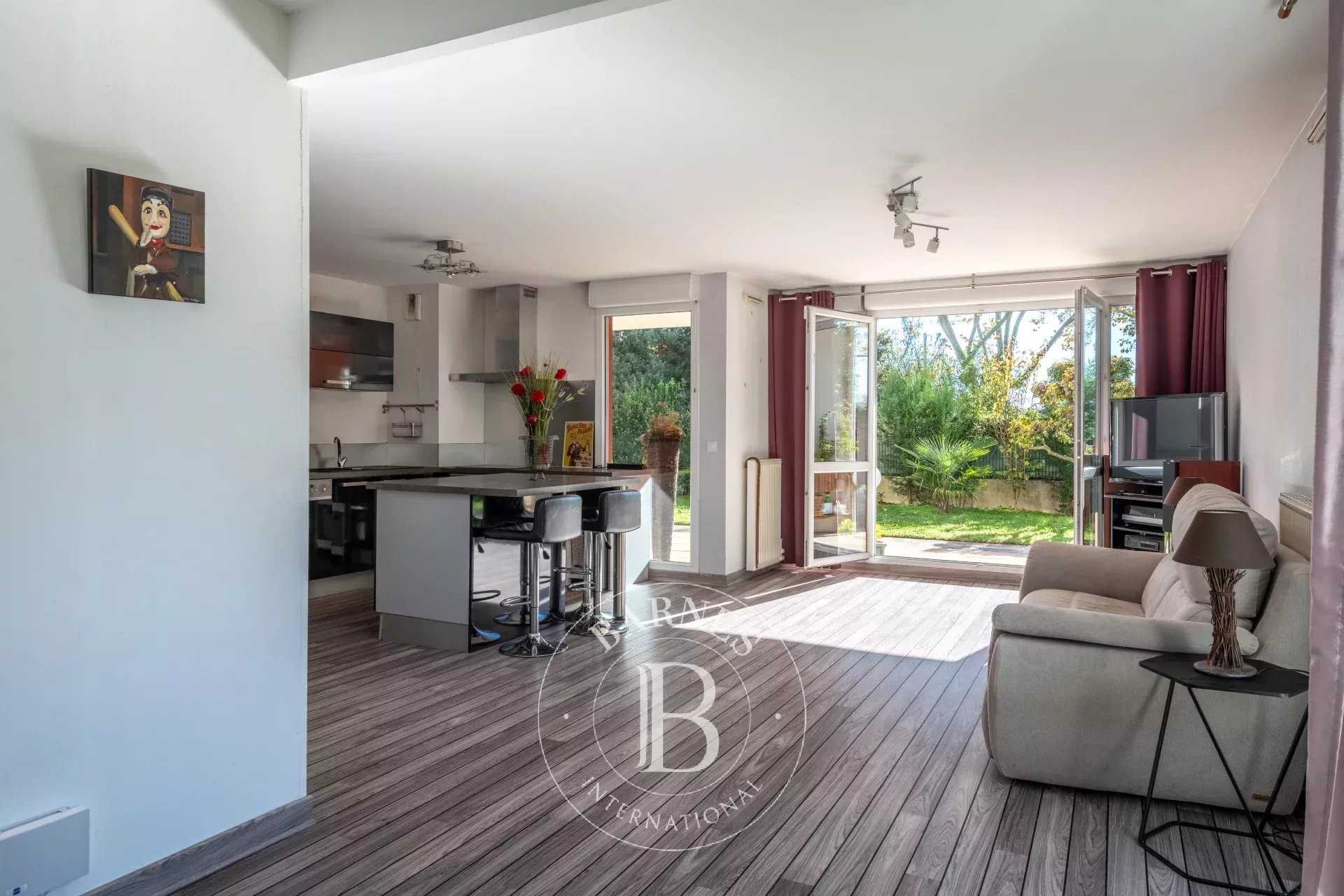 Caluire-et-Cuire  - Piso 4 Cuartos 3 Habitaciones