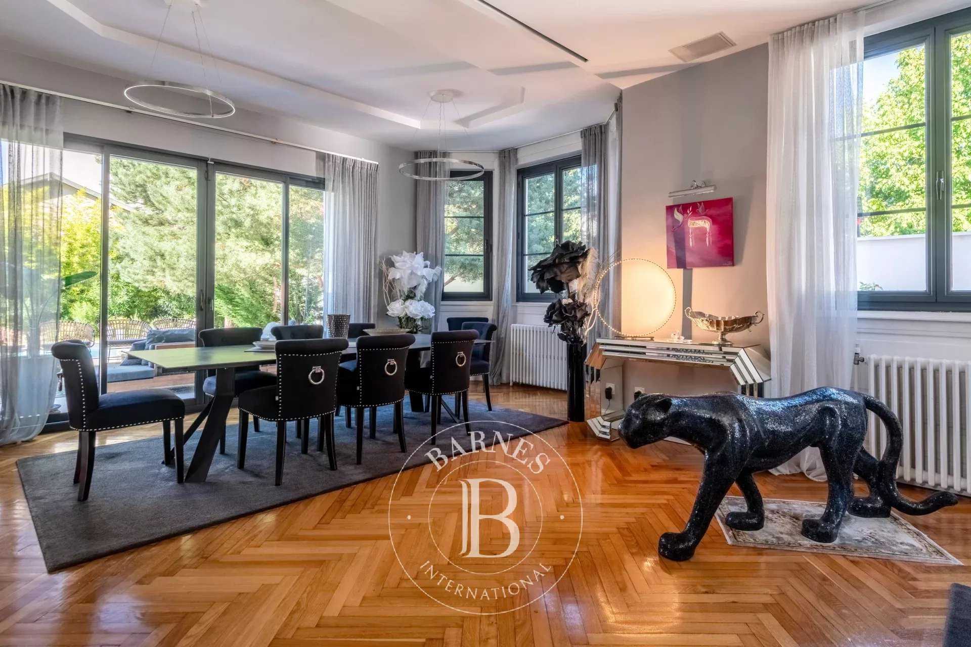 Bron  - Casa 7 Cuartos 4 Habitaciones