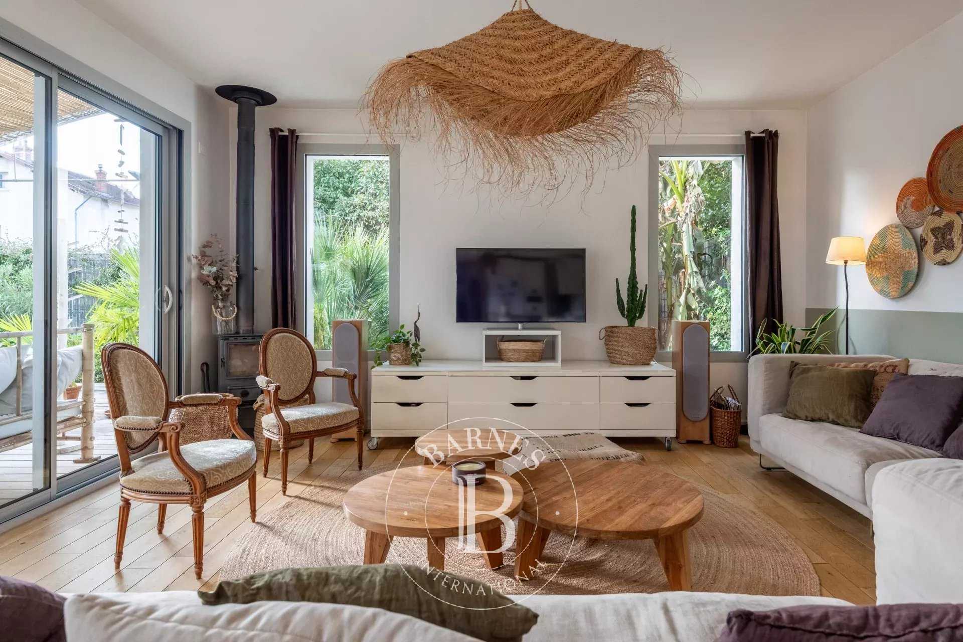 Tassin-la-Demi-Lune  - House 8 Bedrooms