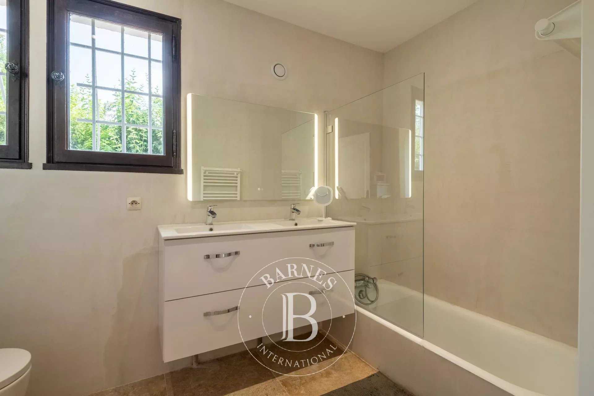 Saint-Cyr-au-Mont-d'Or  - House 3 Bedrooms