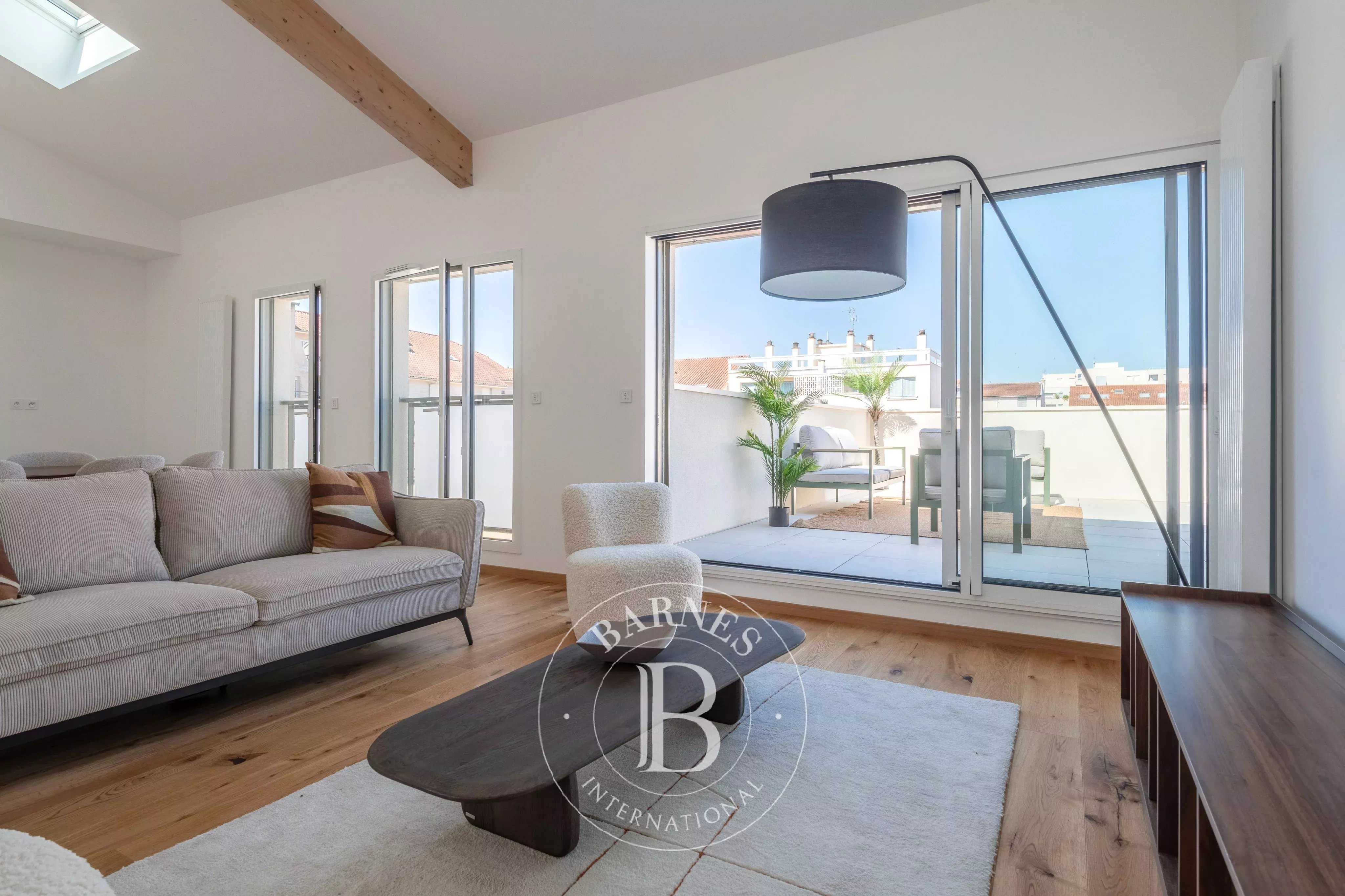Villeurbanne  - Appartement 5 Pi&egrave;ces 4 Chambres