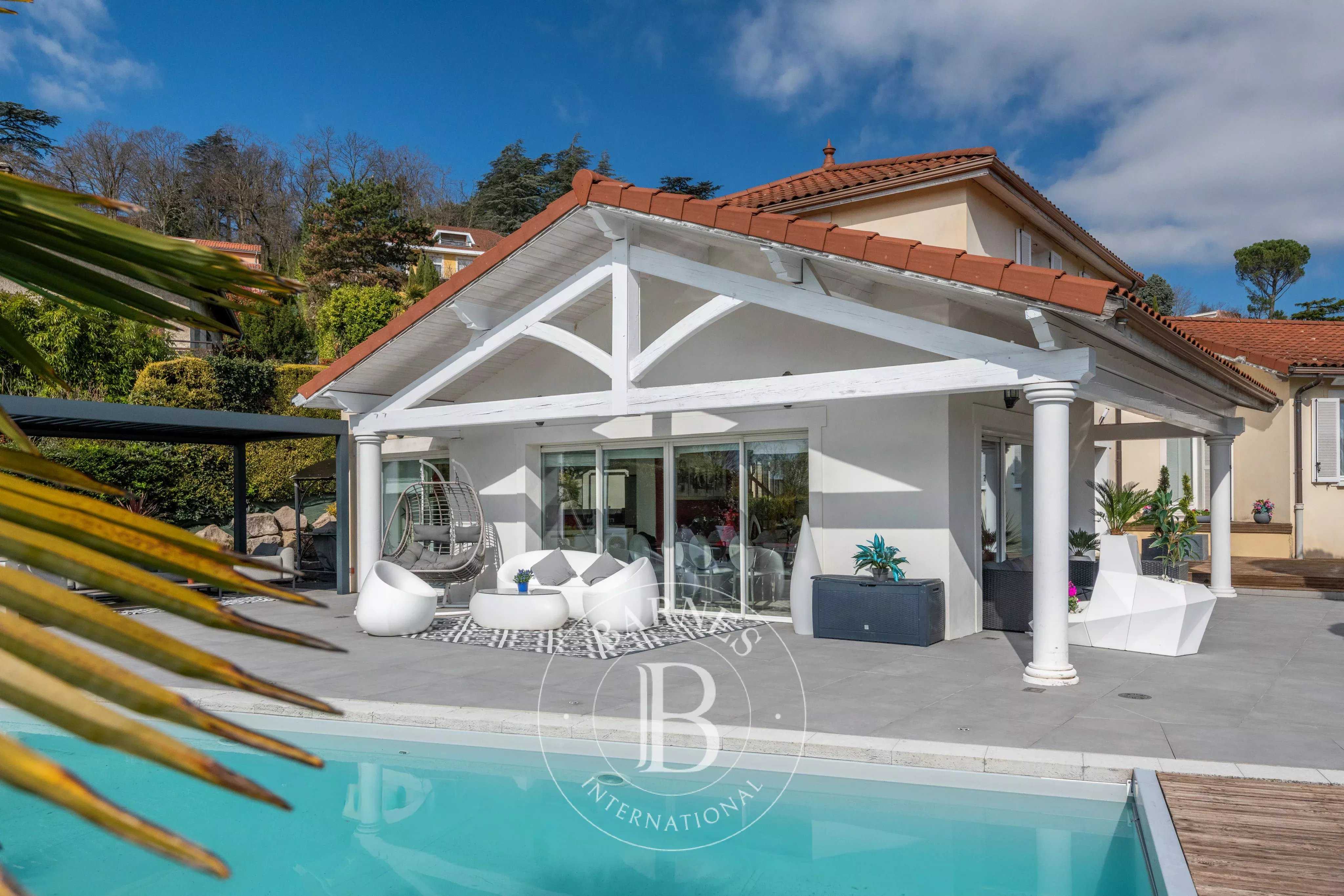 Saint-Genis-Laval  - Maison 9 Pi&egrave;ces 5 Chambres