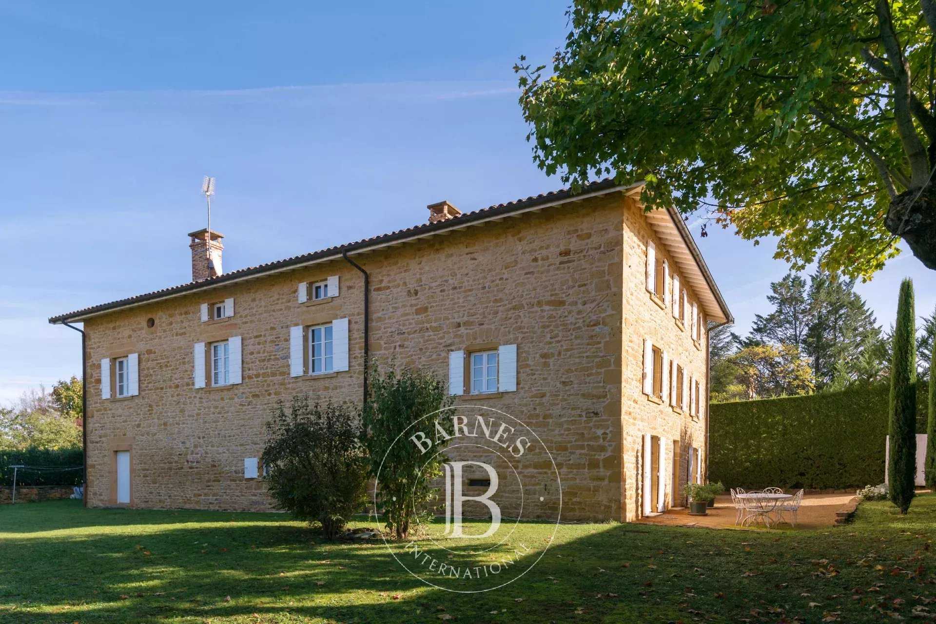 Saint-Germain-Nuelles  - Maison 7 Pièces 4 Chambres