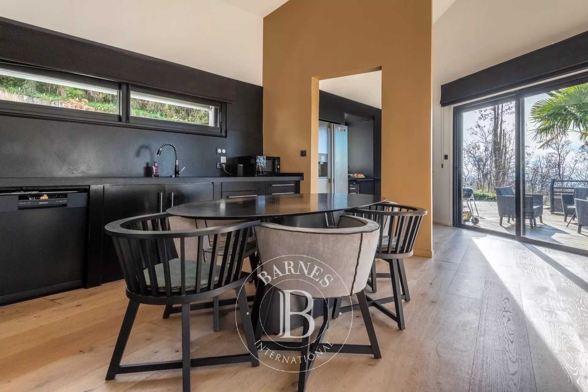 Limonest  - Property 5 Bedrooms