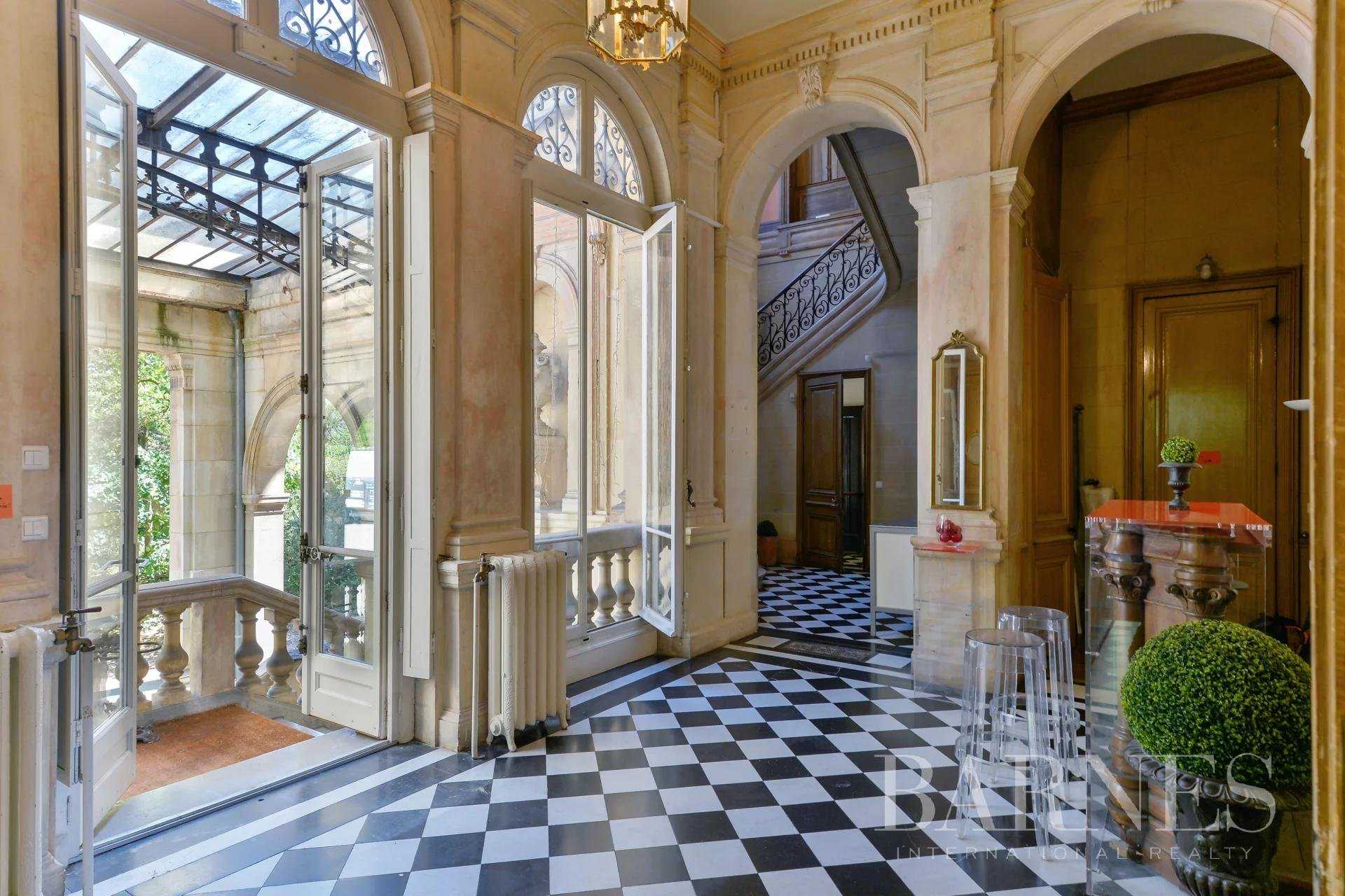 Écully  - Château 15 Pièces 11 Chambres