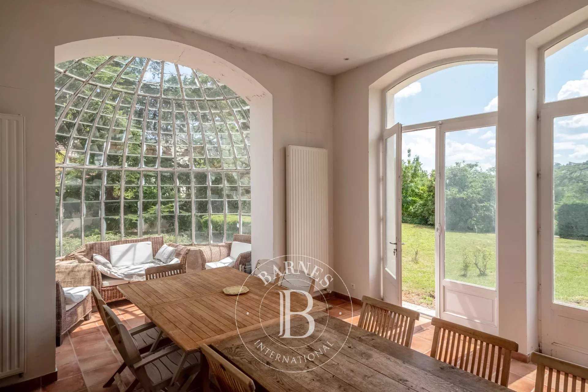 Lentilly  - Maison 17 Pi&egrave;ces 11 Chambres