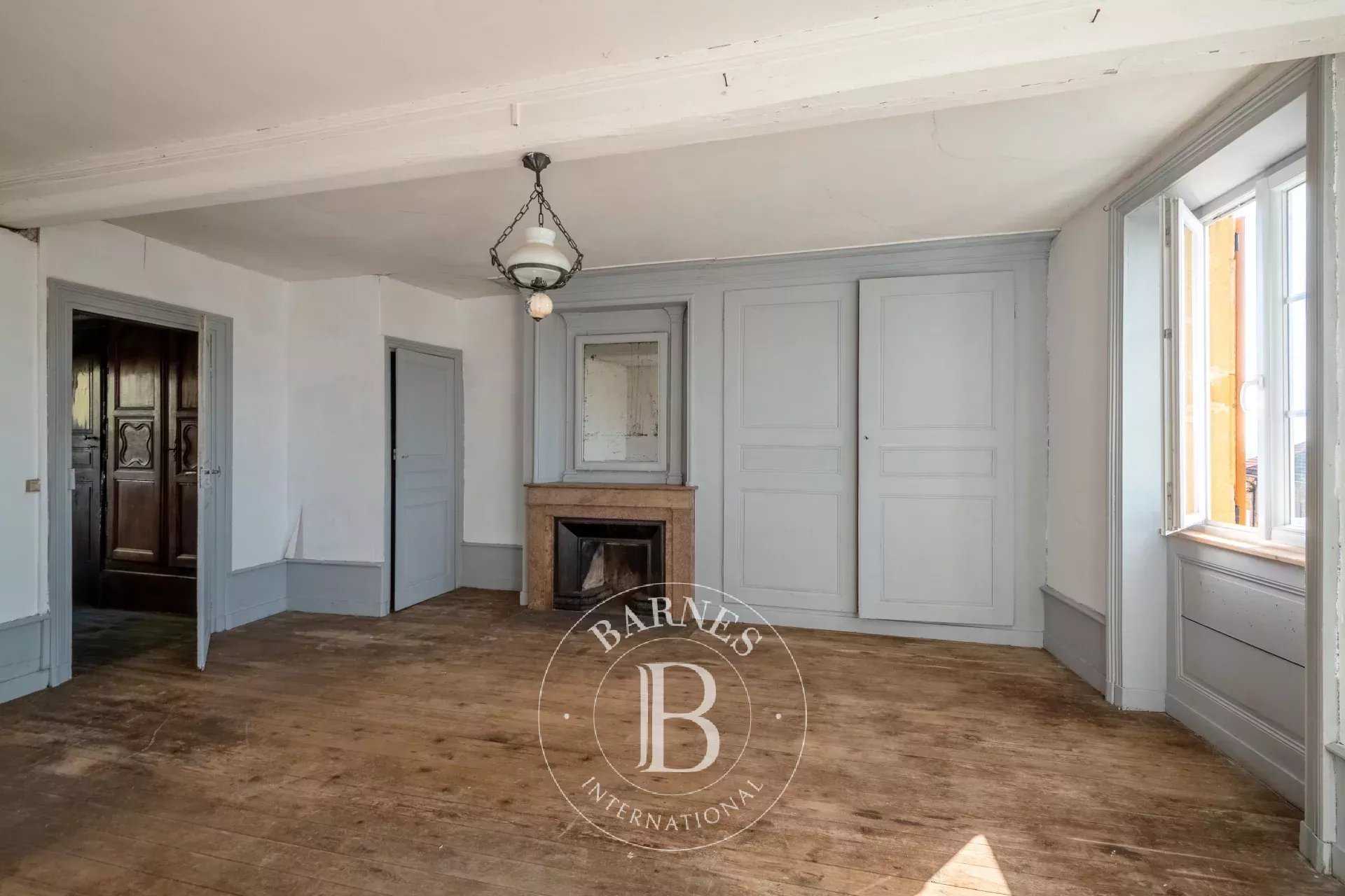 Saint-Germain-Nuelles  - Maison 9 Pi&egrave;ces 5 Chambres