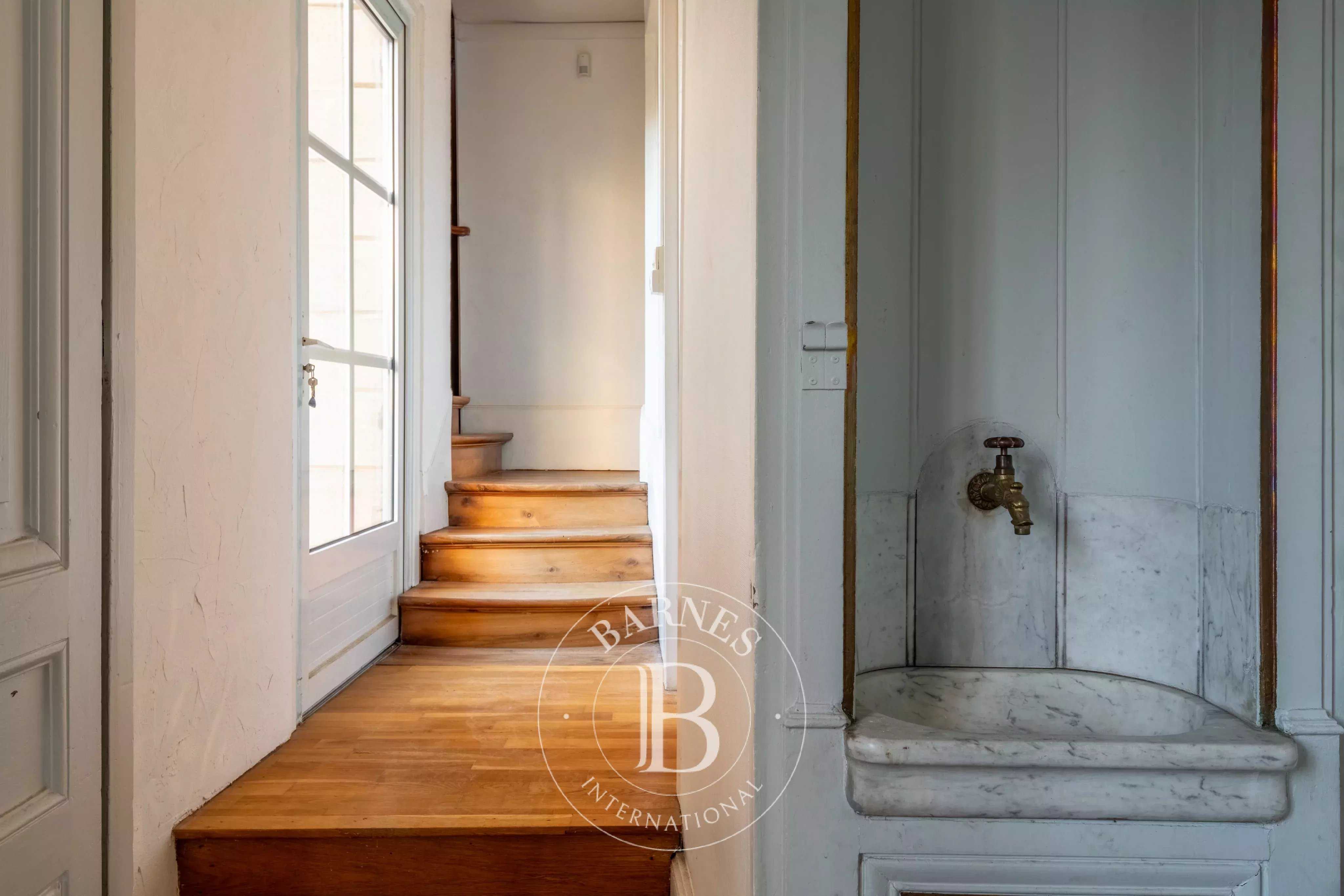 Vernaison  - House 9 Bedrooms