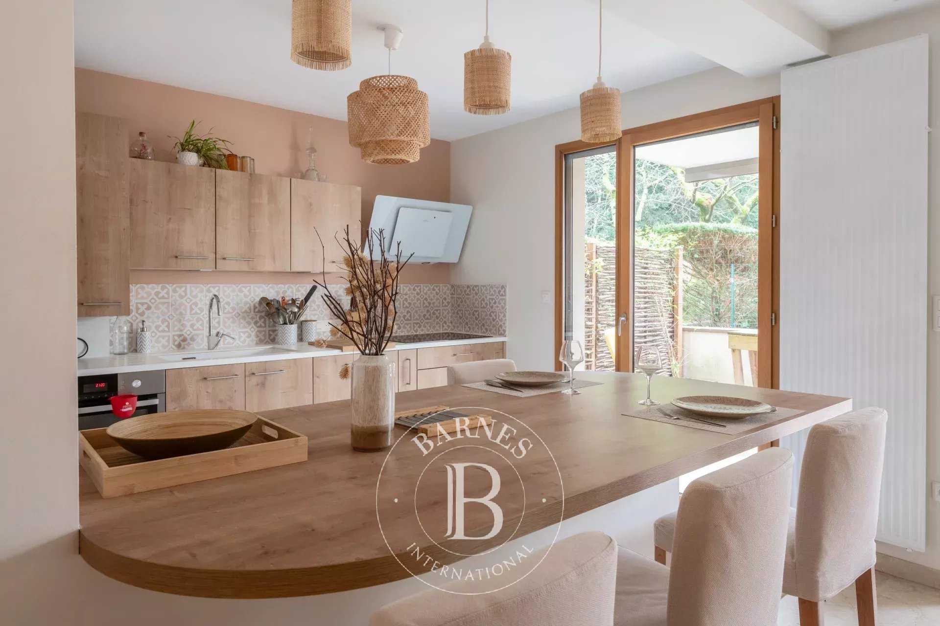 Tassin-la-Demi-Lune  - Apartment 2 Bedrooms