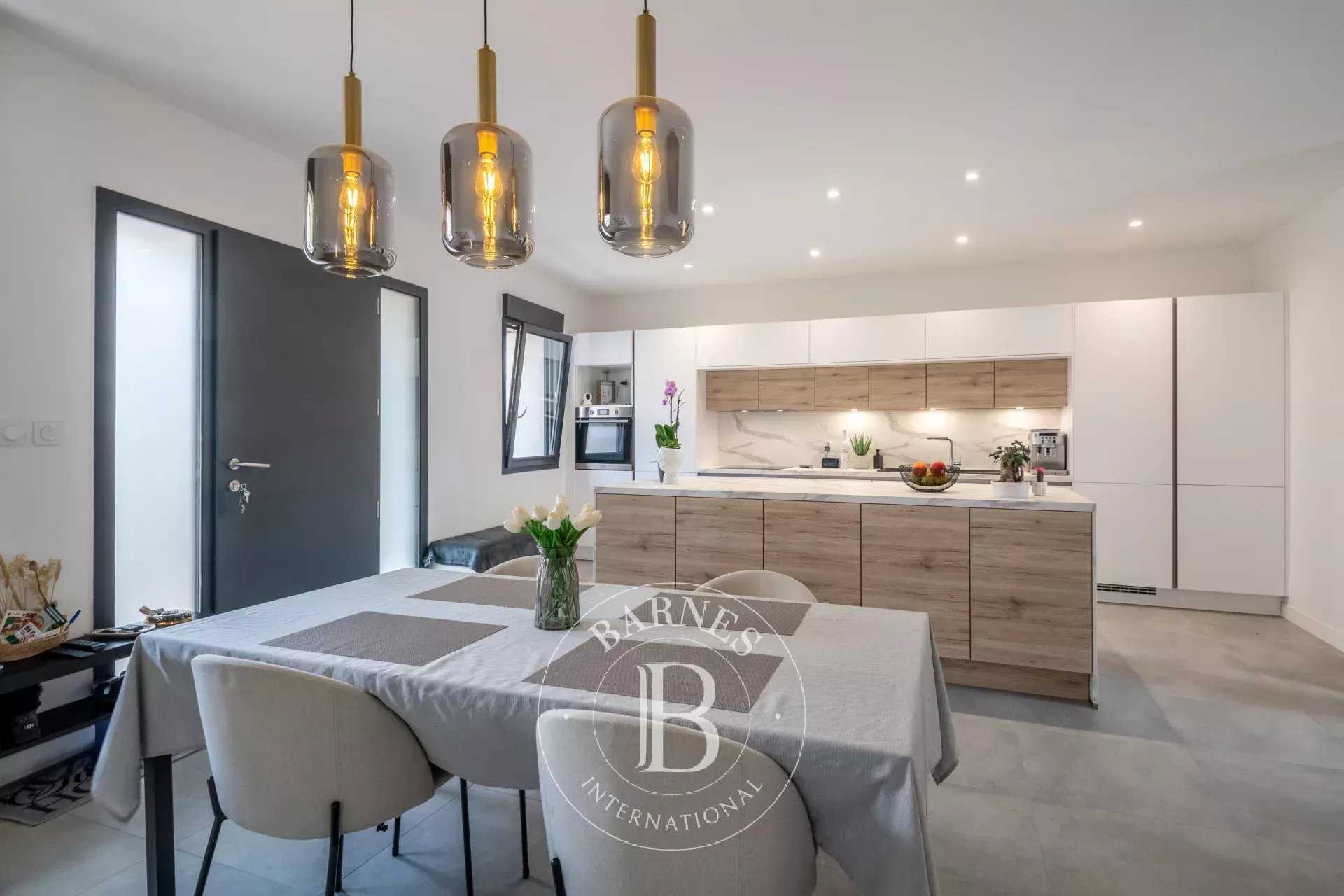 Reyrieux  - Maison 5 Pi&egrave;ces 3 Chambres