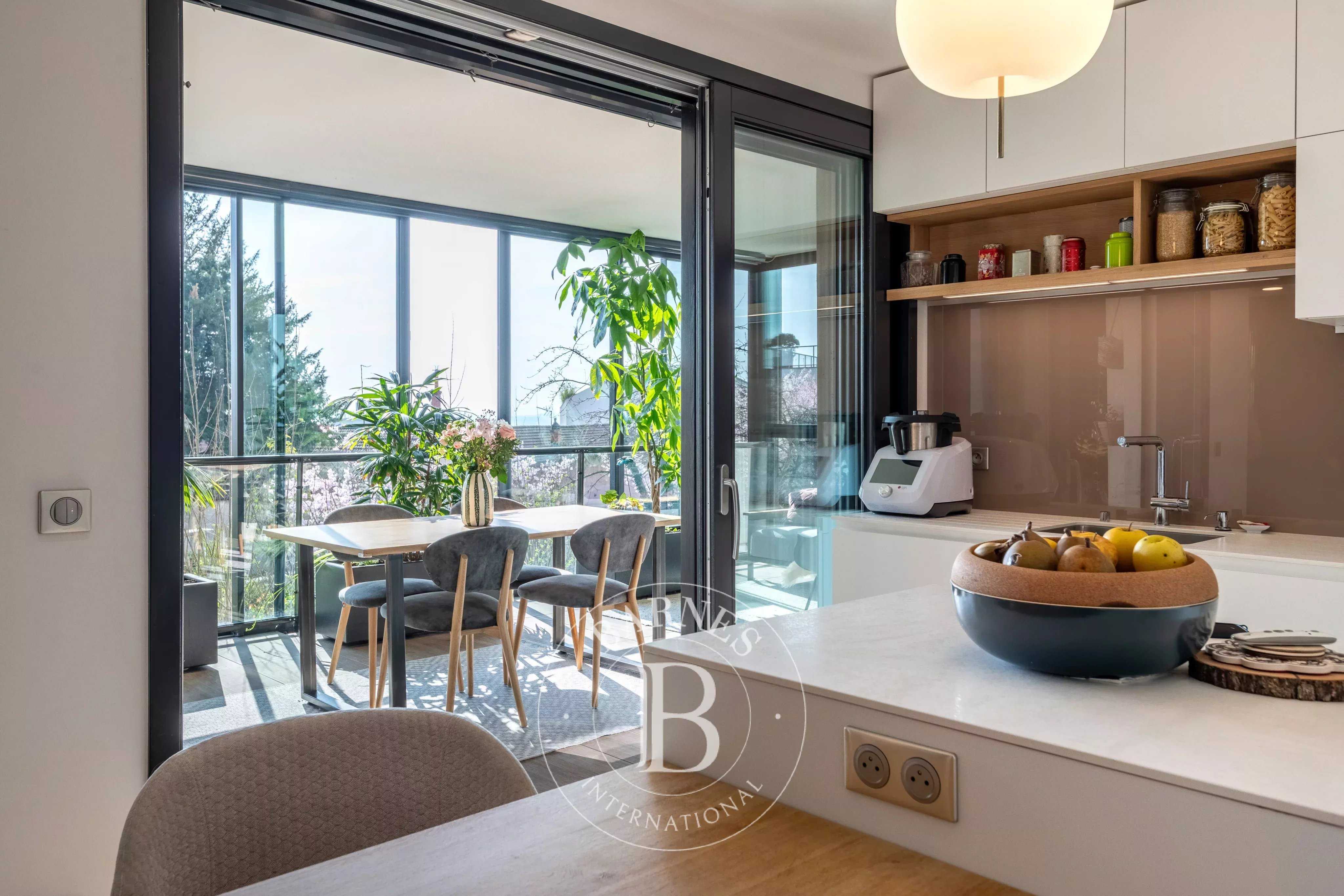 Lyon  - Appartement 4 Pi&egrave;ces 2 Chambres