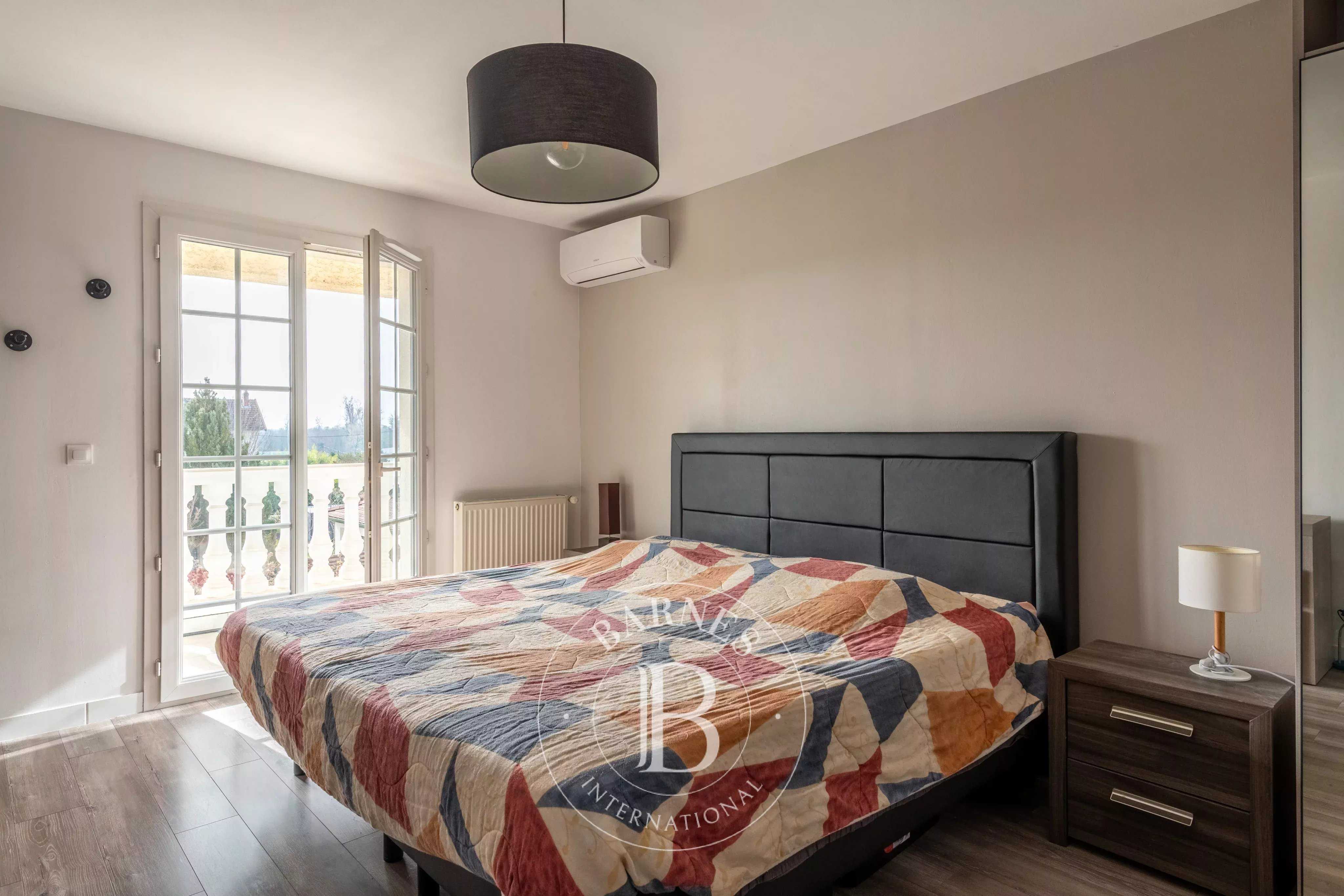 Neyron  - Maison 7 Pi&egrave;ces 5 Chambres