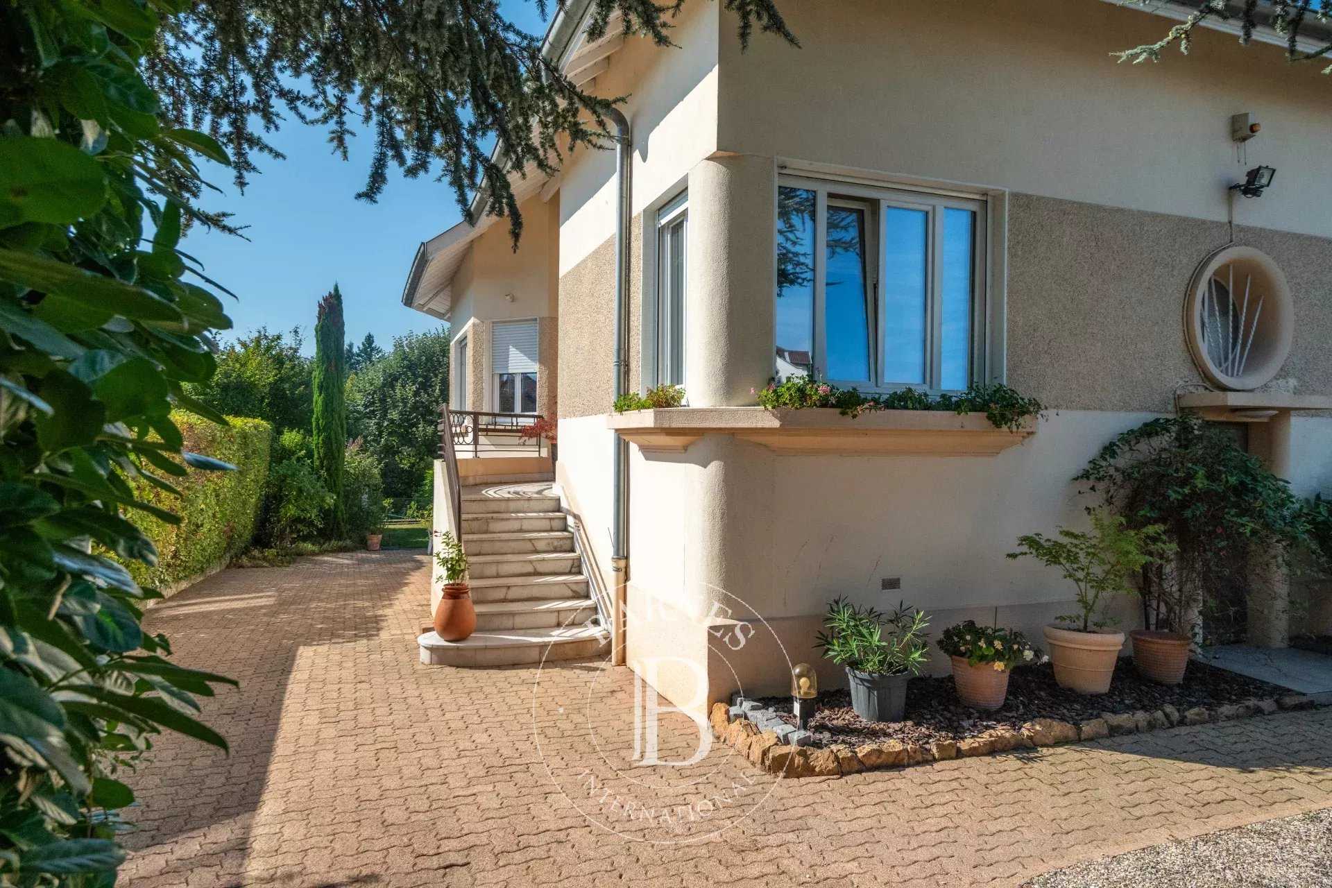 Francheville  - Maison 9 Pi&egrave;ces 5 Chambres