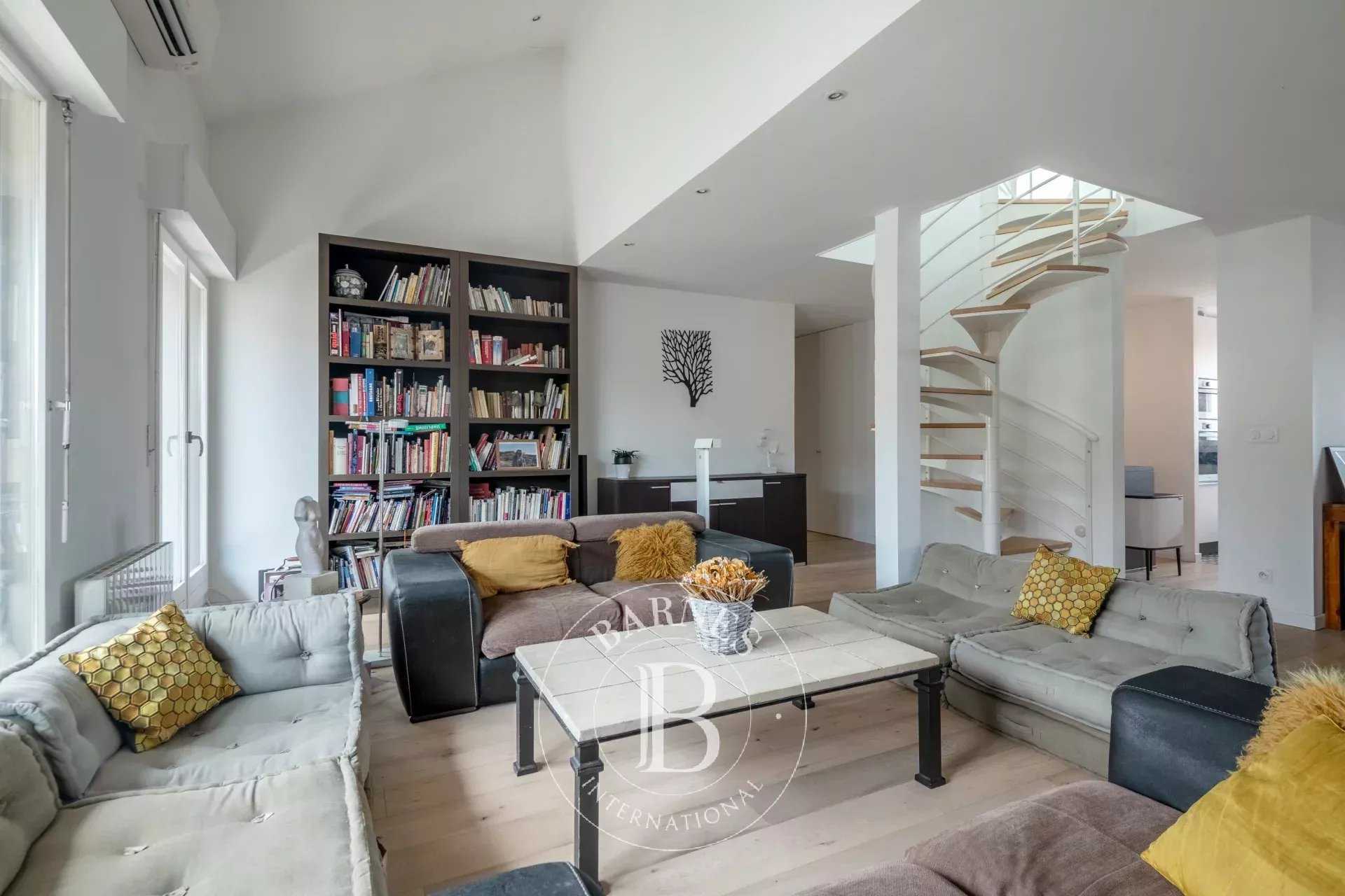 Lyon  - Appartement 5 Pièces 4 Chambres