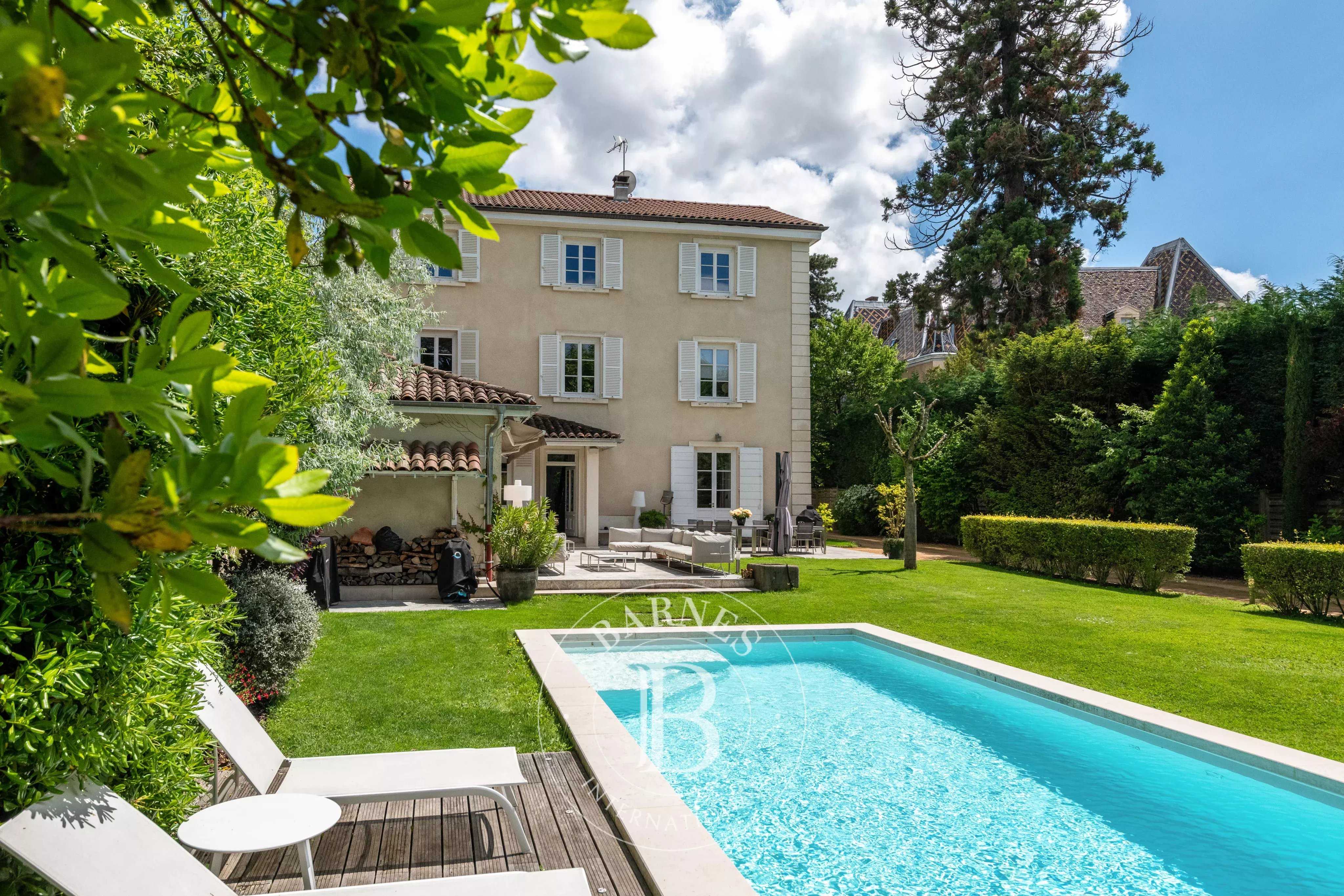 Maison Écully