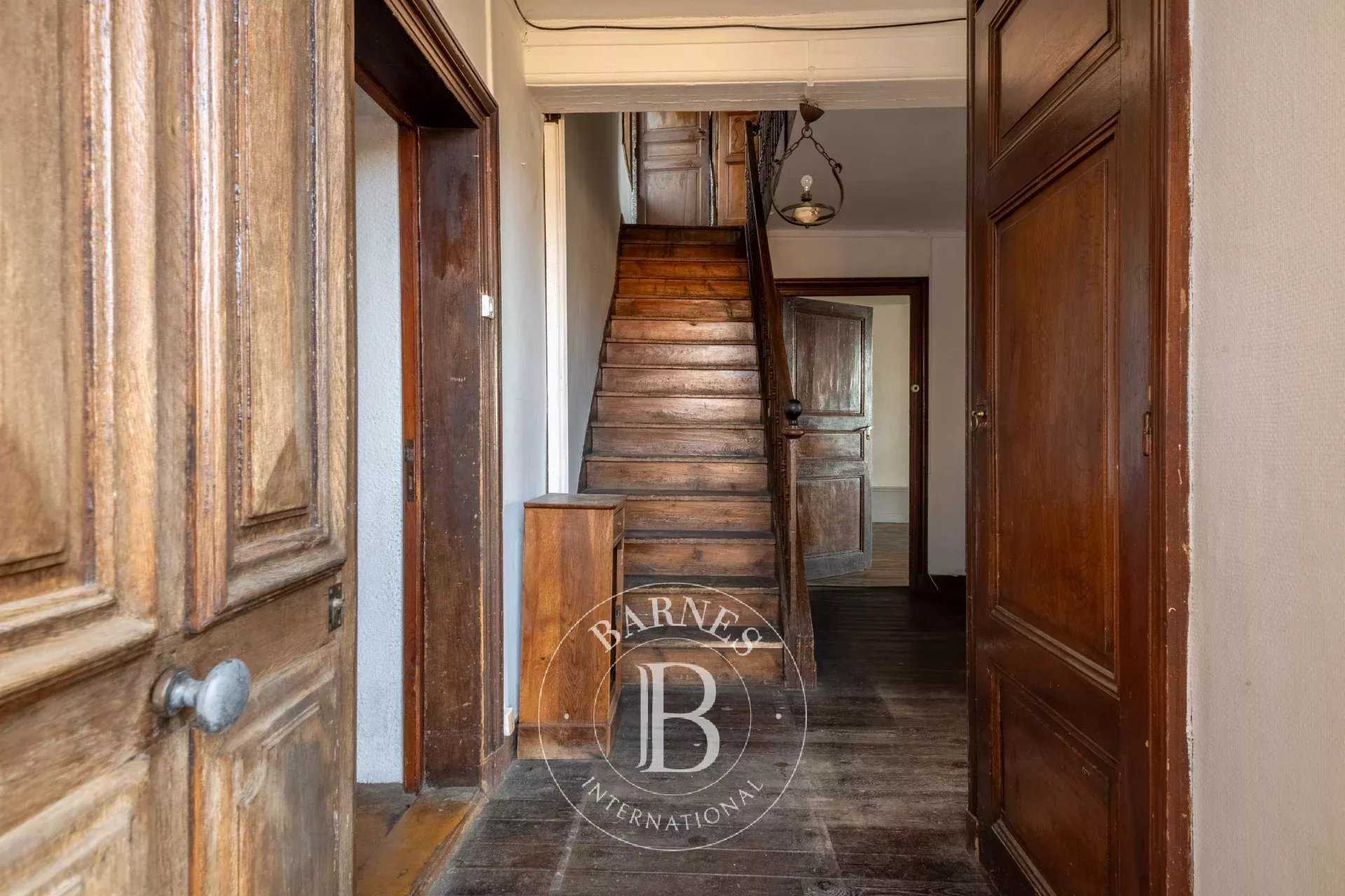 Saint-Germain-Nuelles  - Maison 9 Pi&egrave;ces 5 Chambres