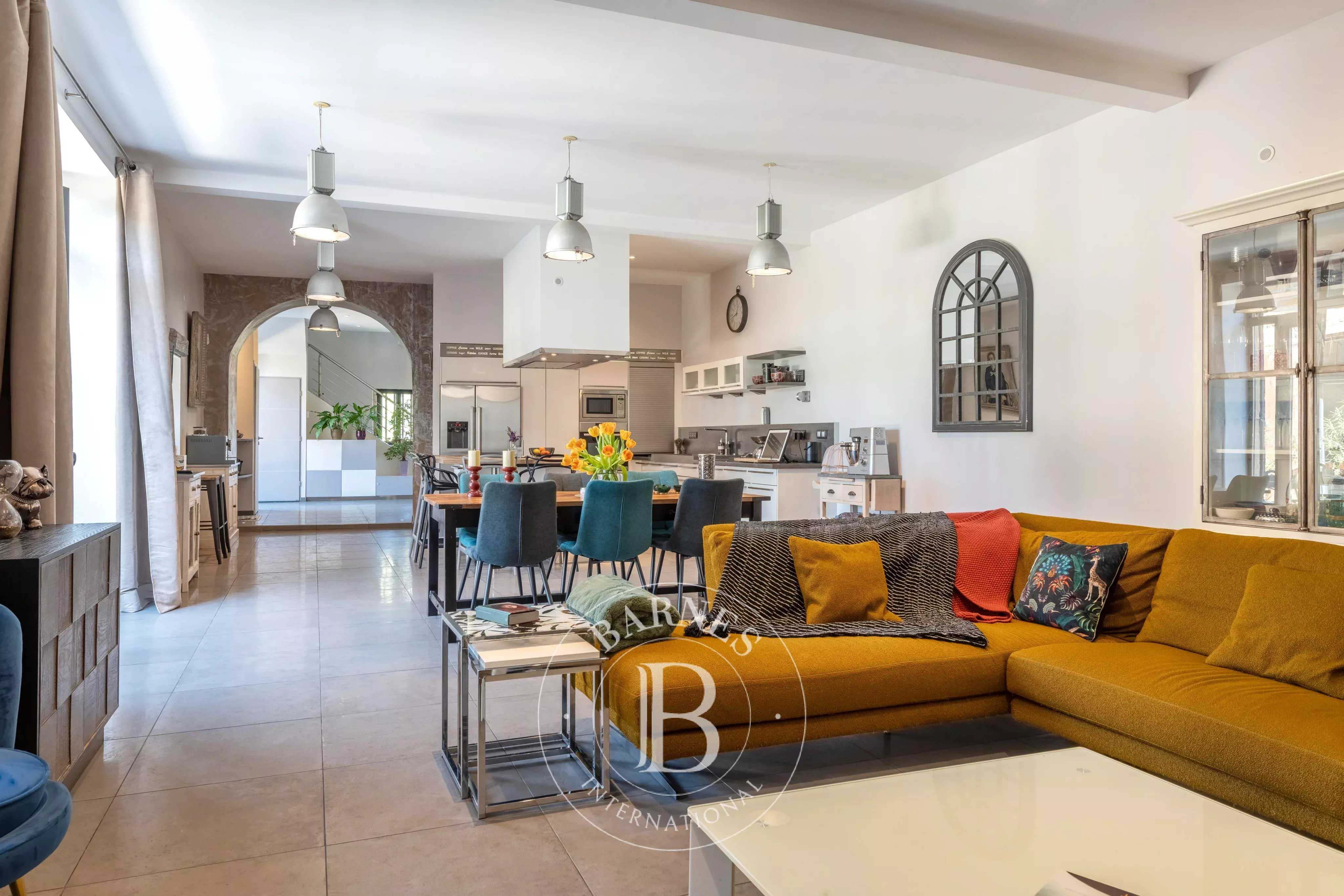 Lentilly  - Maison 7 Pi&egrave;ces 5 Chambres