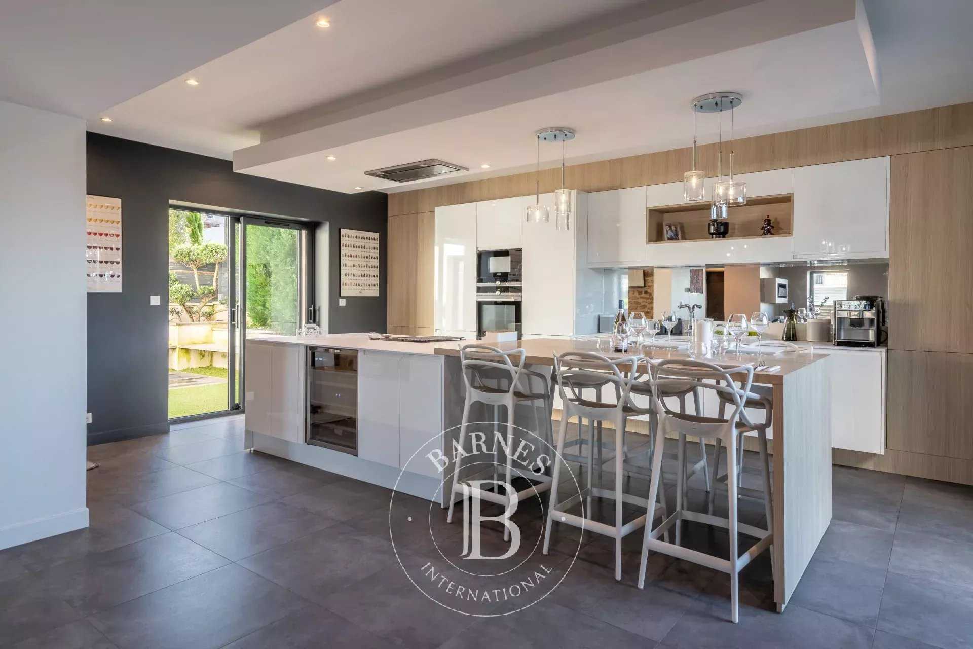 La Tour-de-Salvagny  - House 4 Bedrooms