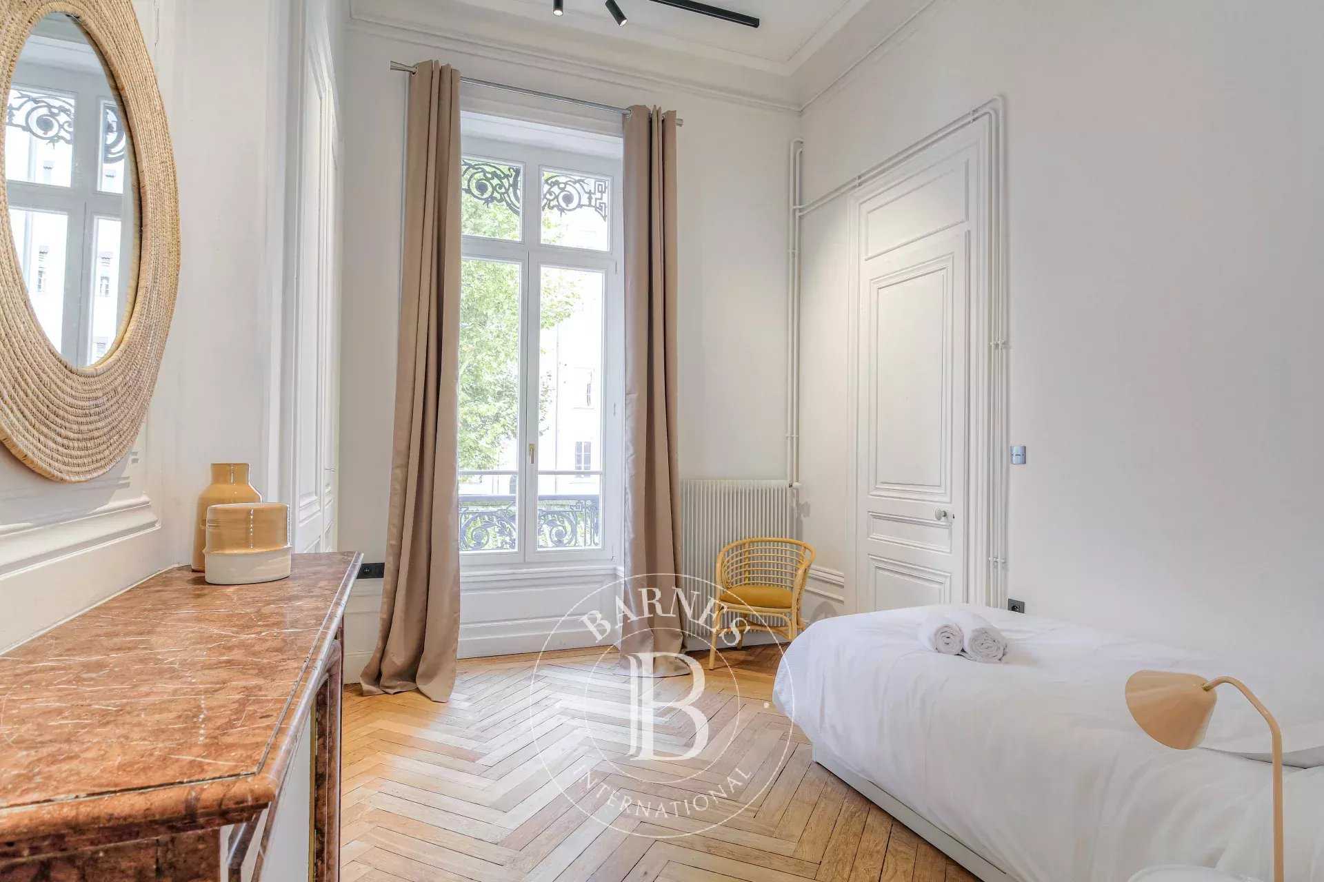 Lyon  - Apartment 5 Bedrooms