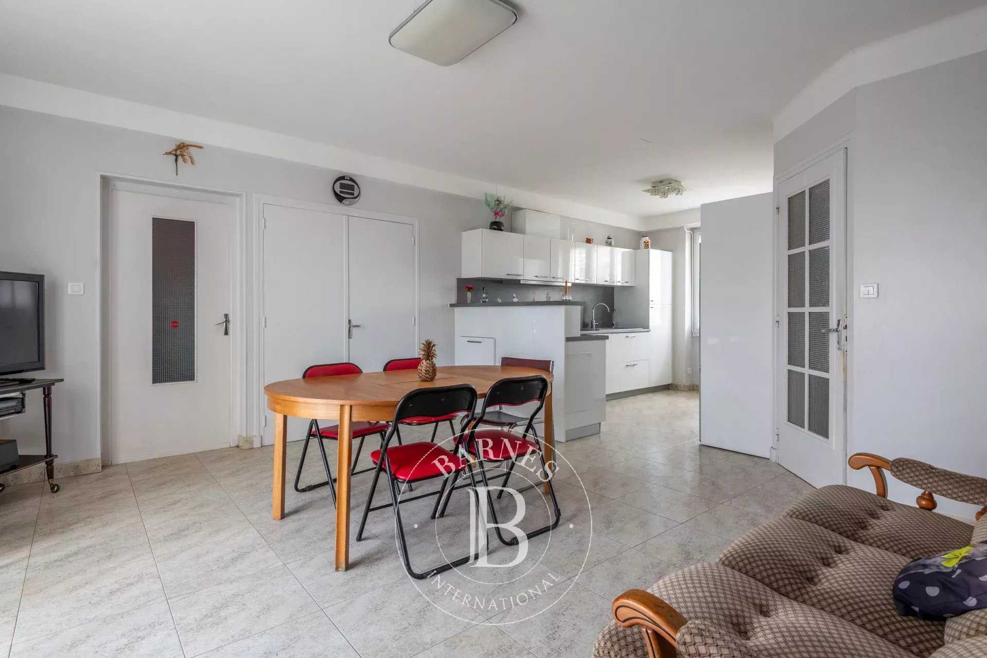 Feyzin  - Maison 10 Pi&egrave;ces