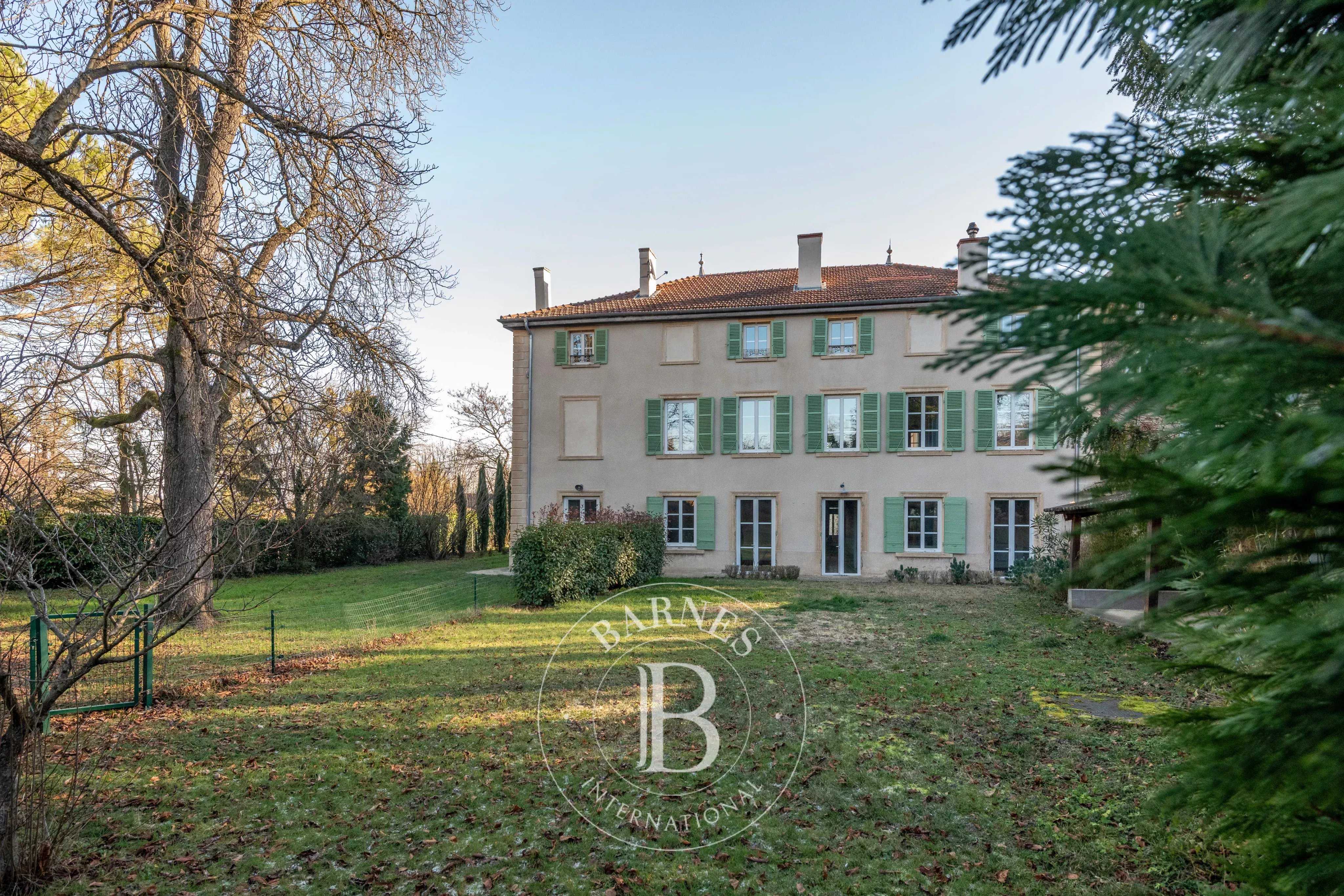 Vernaison  - House 9 Bedrooms