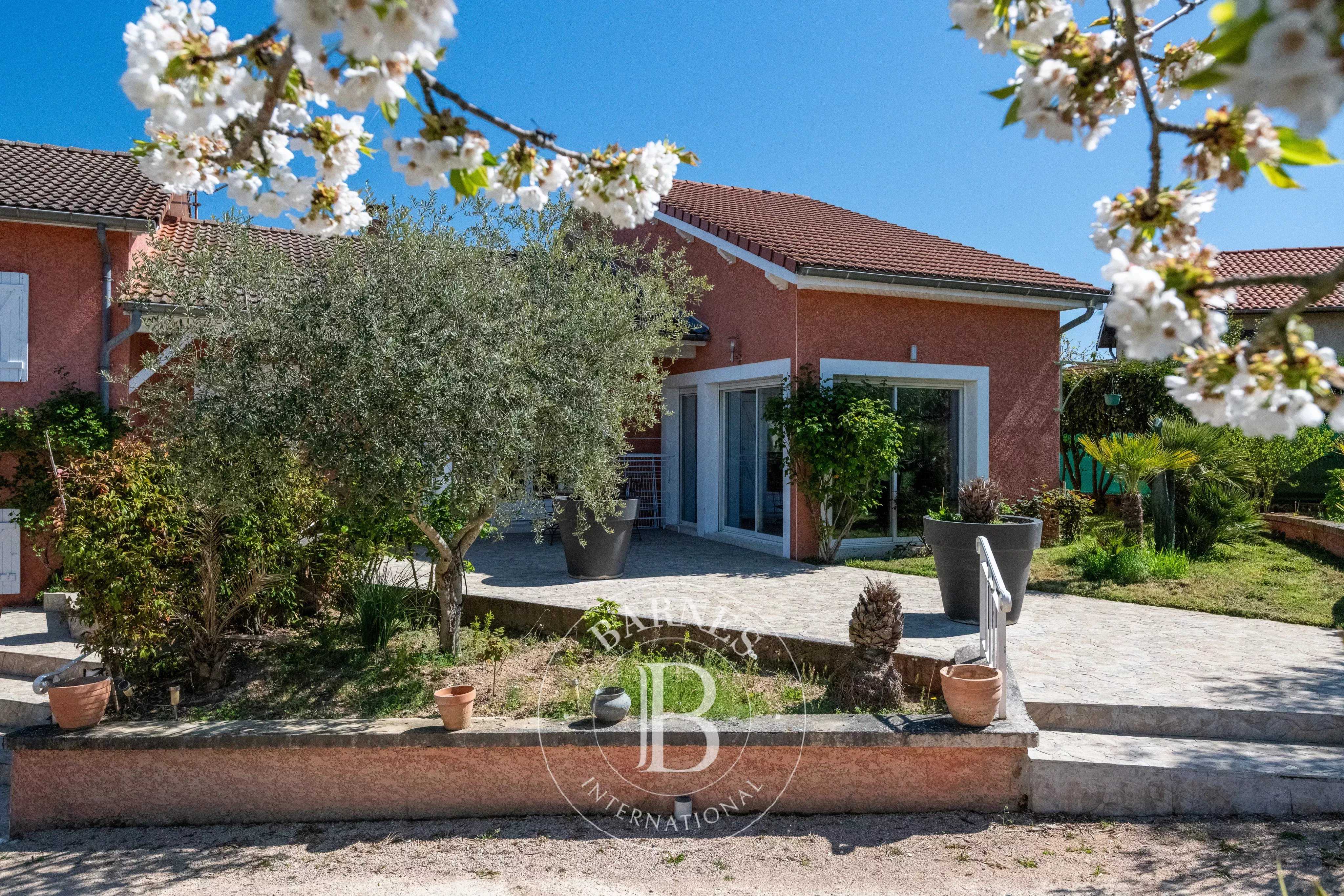 La Tour-de-Salvagny  - Maison 6 Pi&egrave;ces 5 Chambres