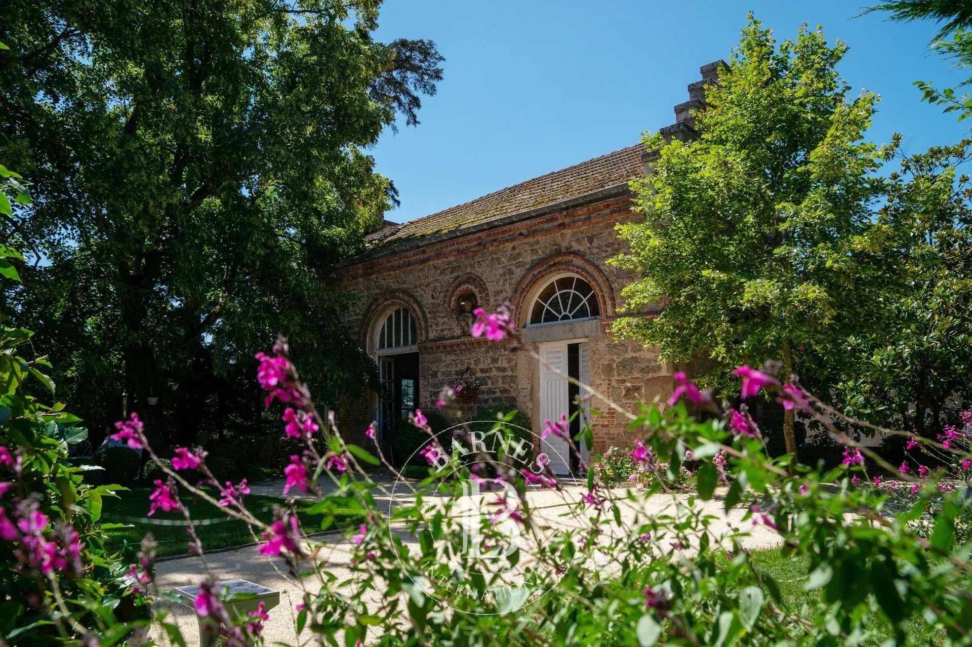 Vaugneray  - Property 7 Bedrooms