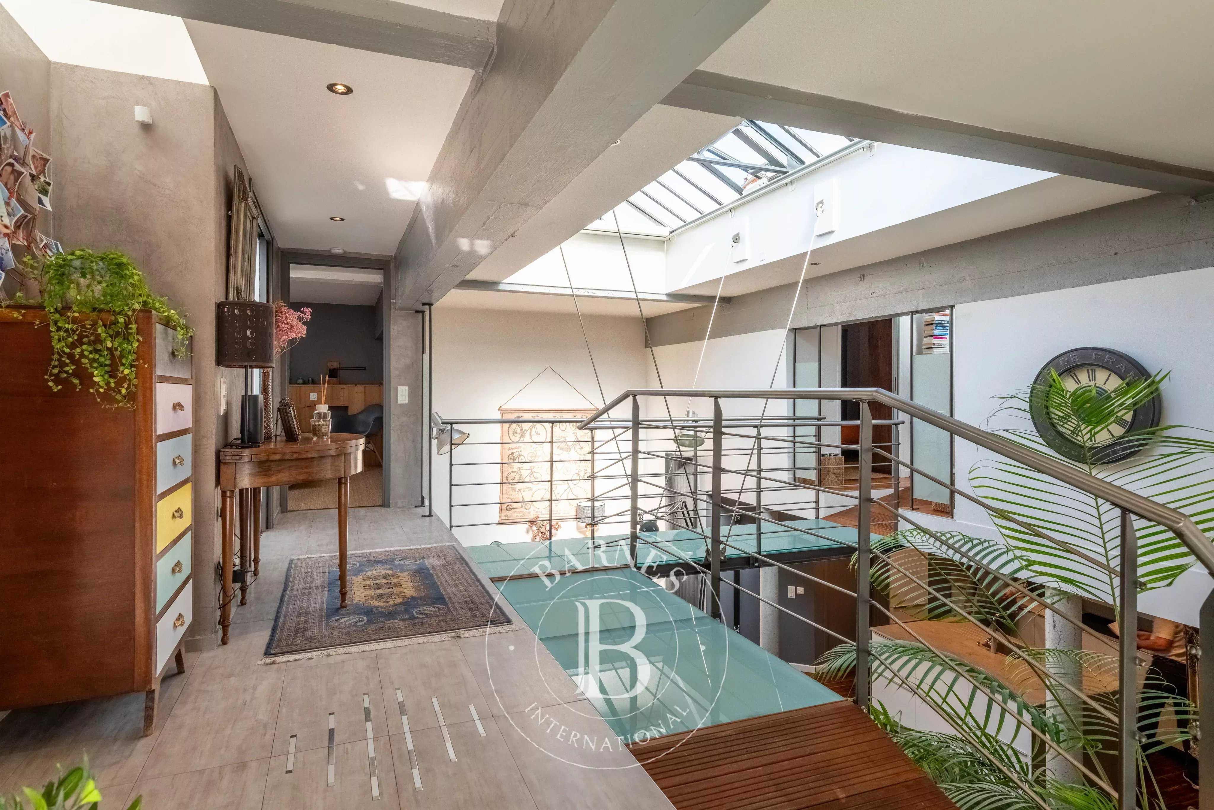 Oullins-Pierre-Bénite  - Appartement 6 Pi&egrave;ces 3 Chambres