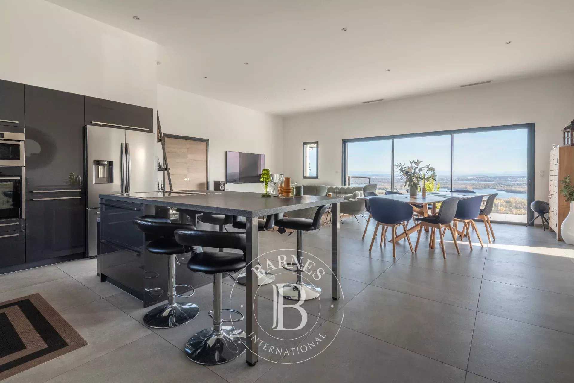 Neyron  - Maison 8 Pi&egrave;ces 4 Chambres