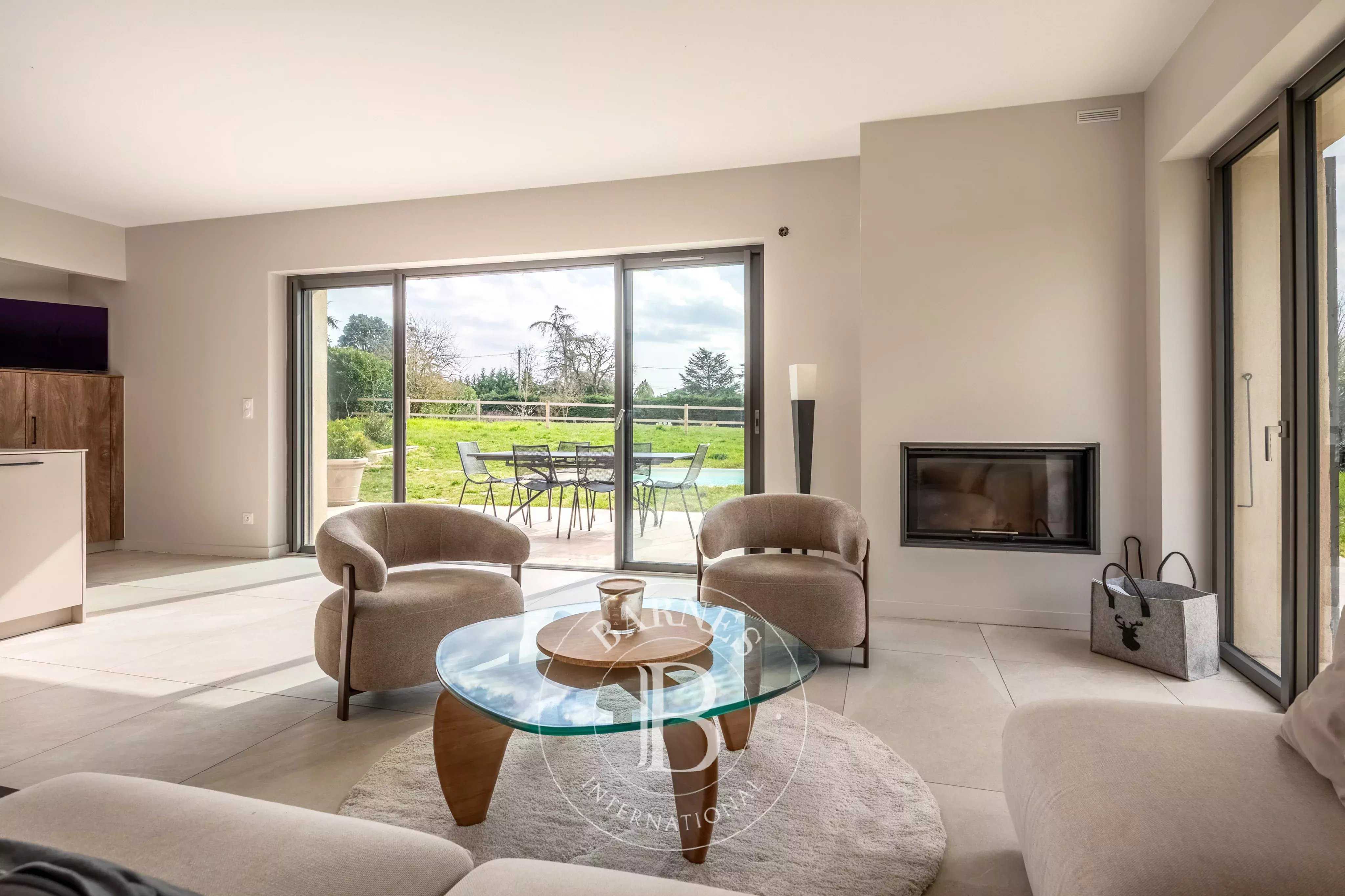 Dardilly  - Maison 7 Pi&egrave;ces 6 Chambres