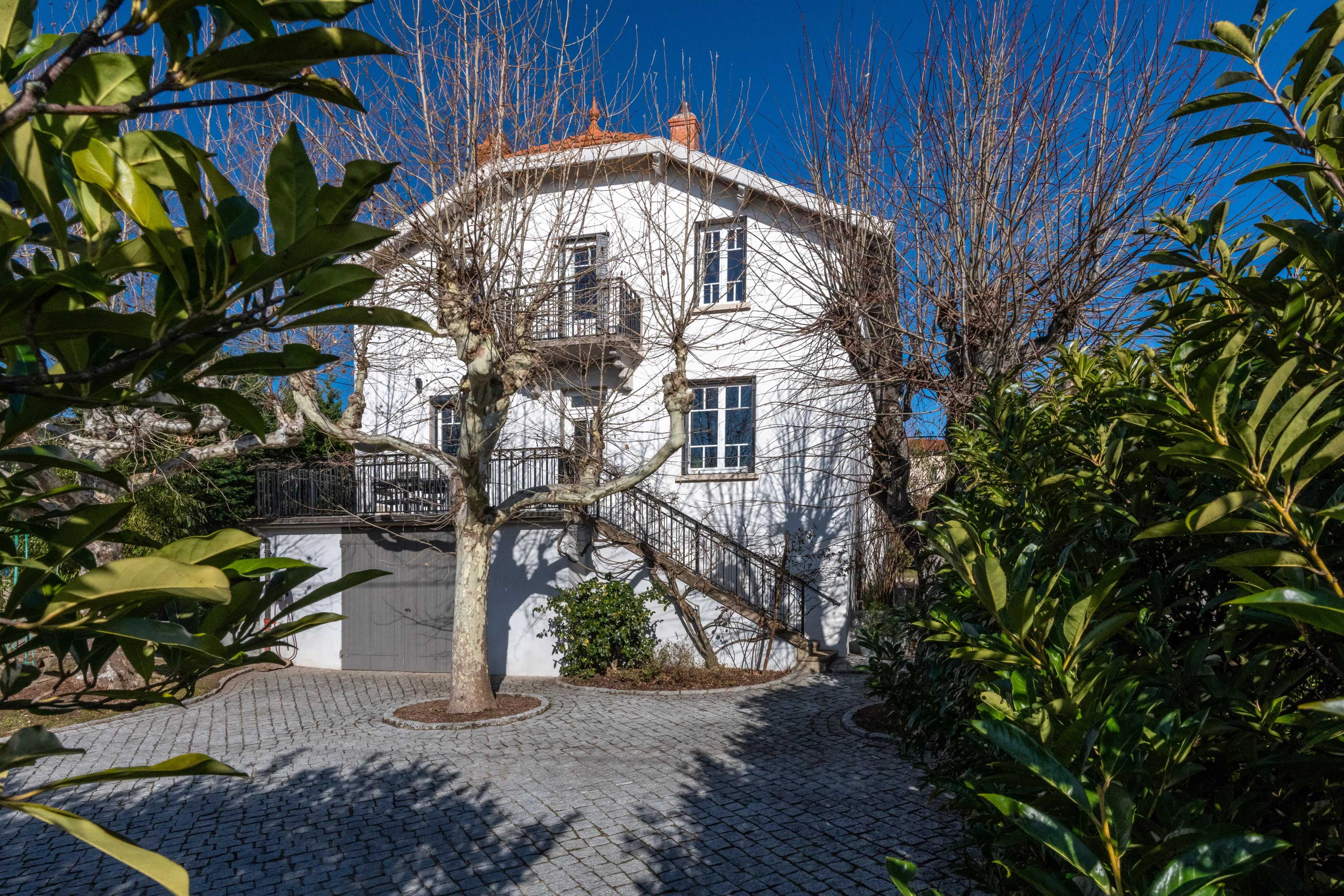 Vaugneray  - Maison 6 Pi&egrave;ces 5 Chambres